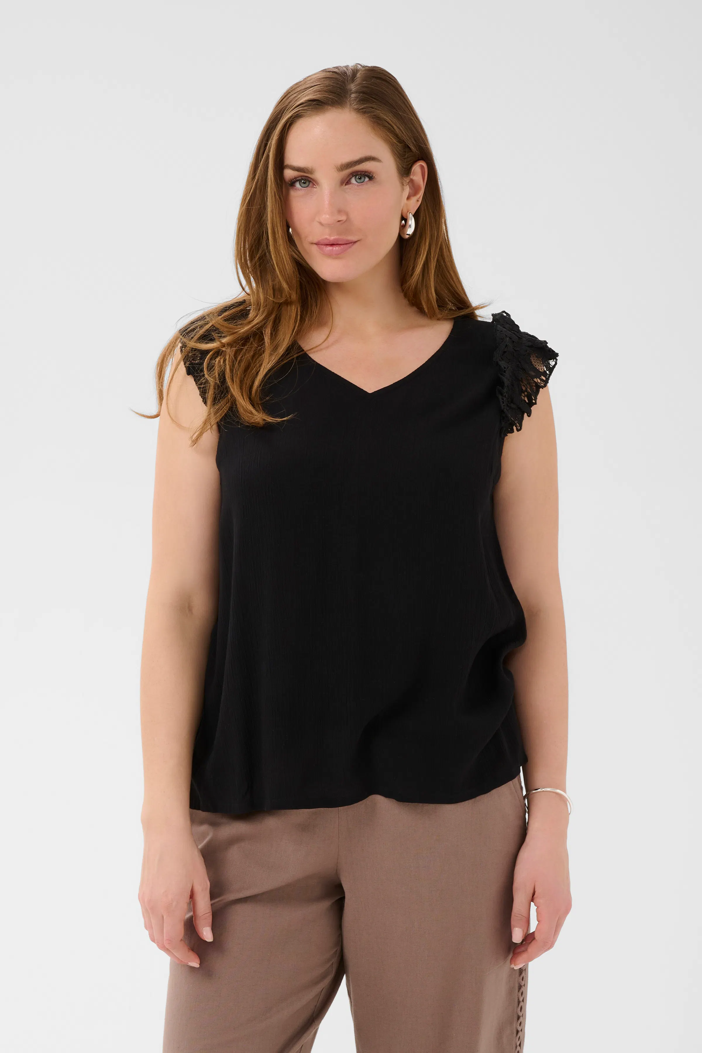 BPezra Bluse LOOKBOOK FRONT 40200157-100121