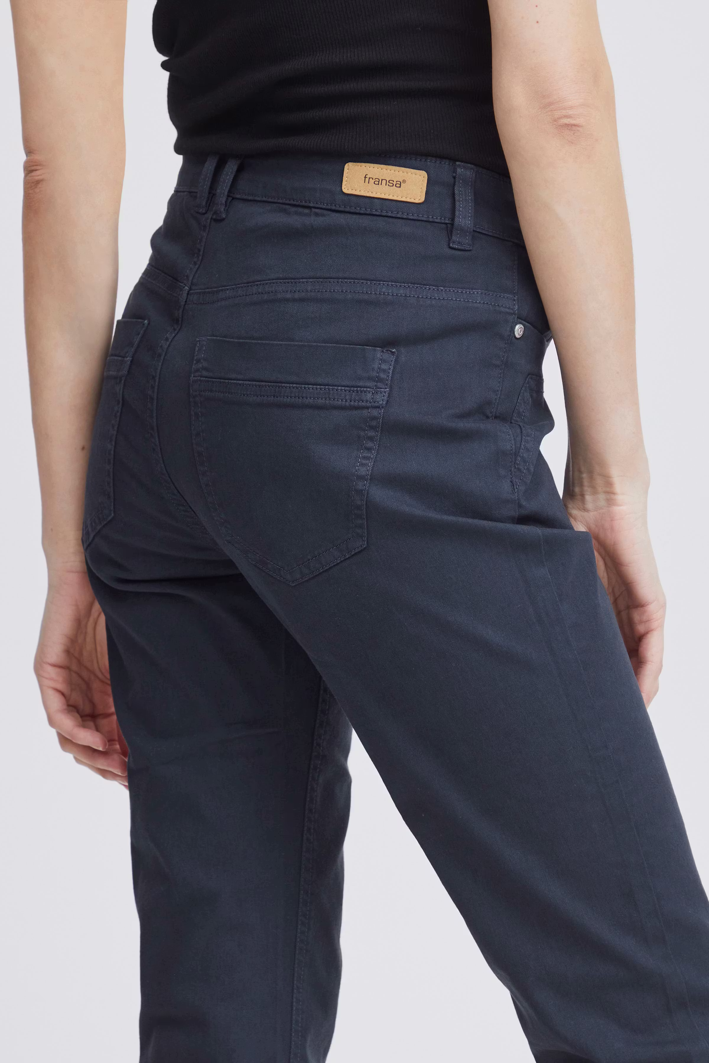 FRFOTWILL Capri bukser LOOKBOOK DETAIL 20610424-193923