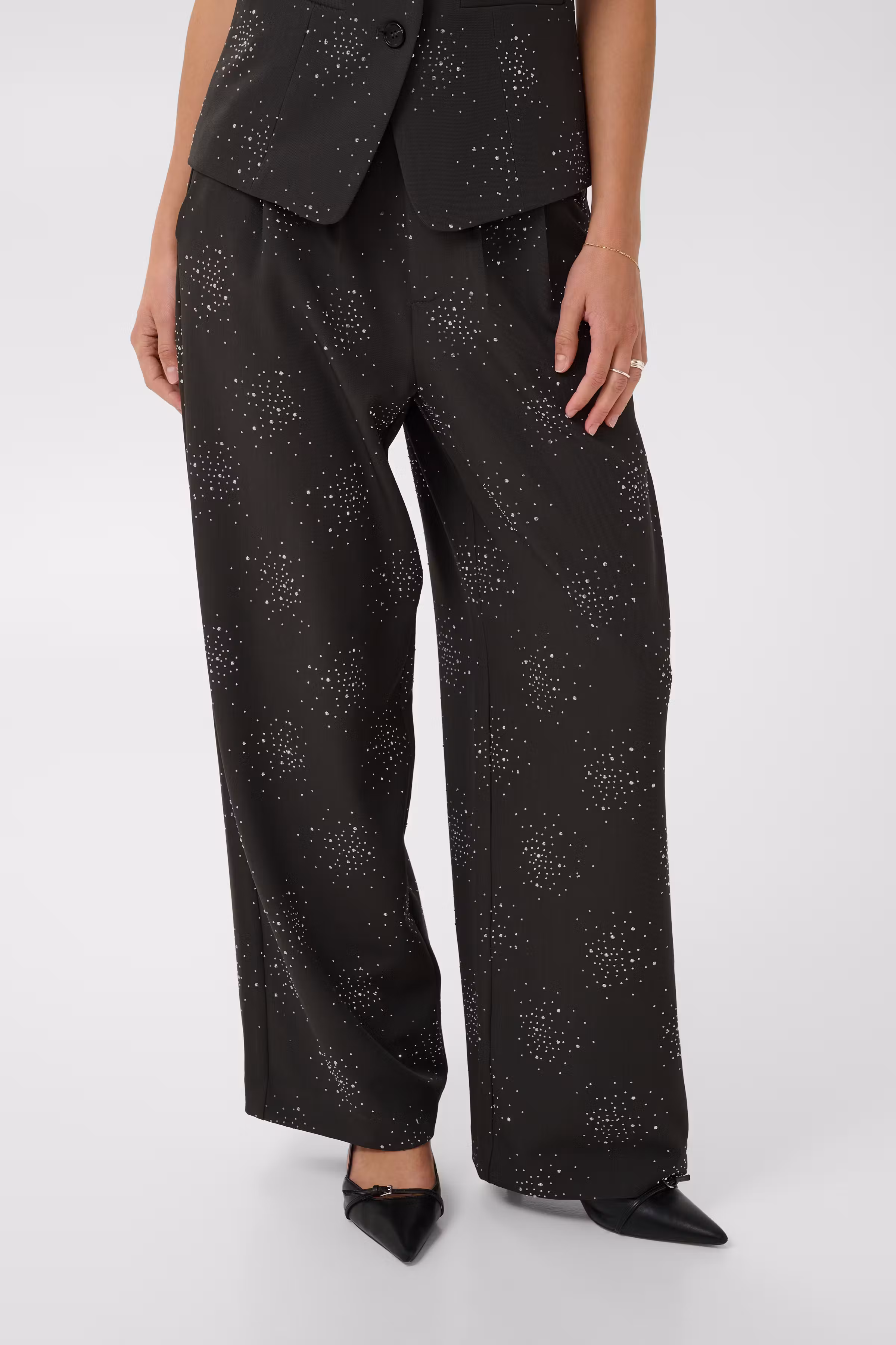 UsagiSZ Bukser LOOKBOOK FRONT 30515600-190000