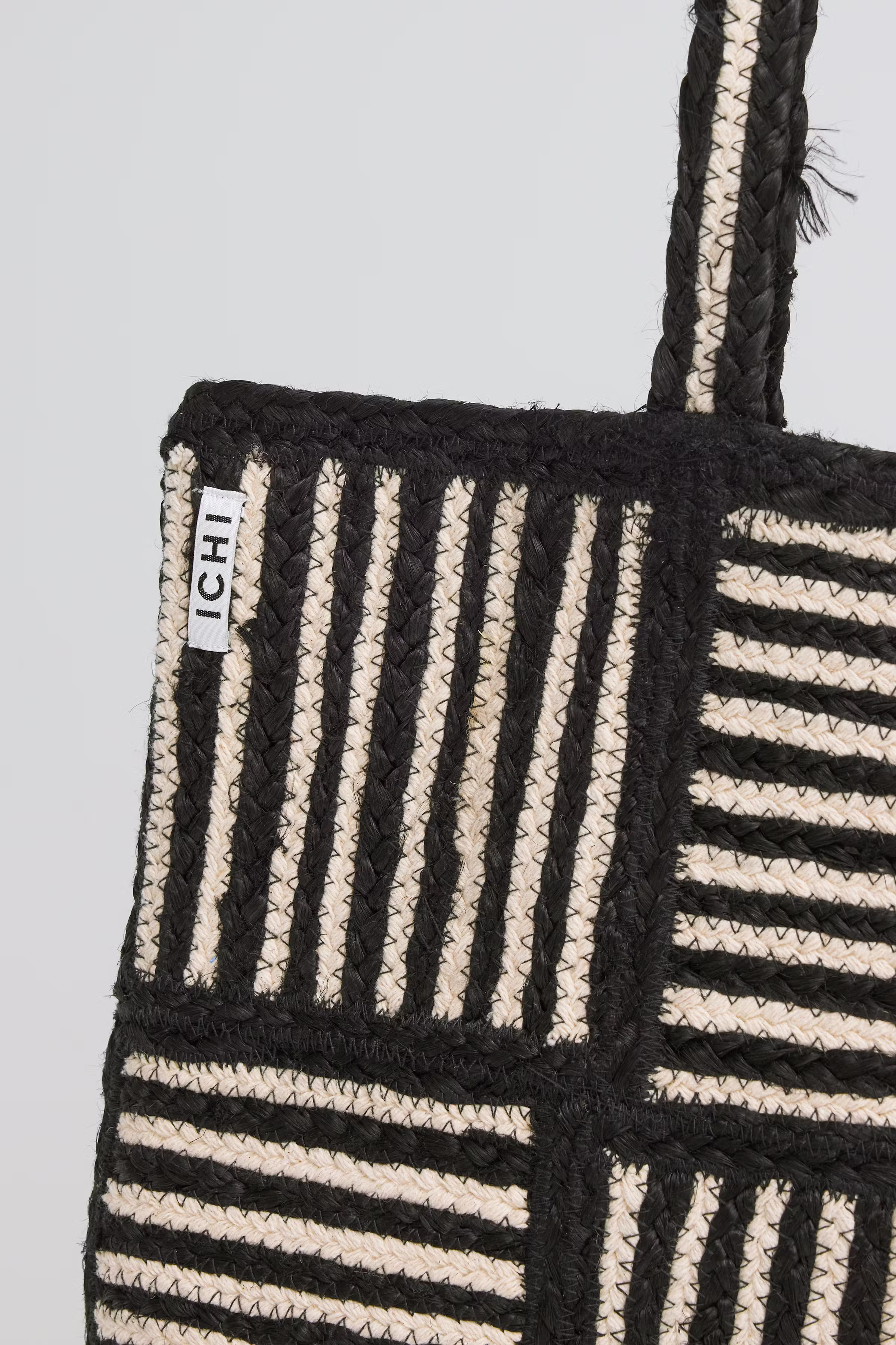 IAISA Bag LOOKBOOK FRONT 20125748-194008