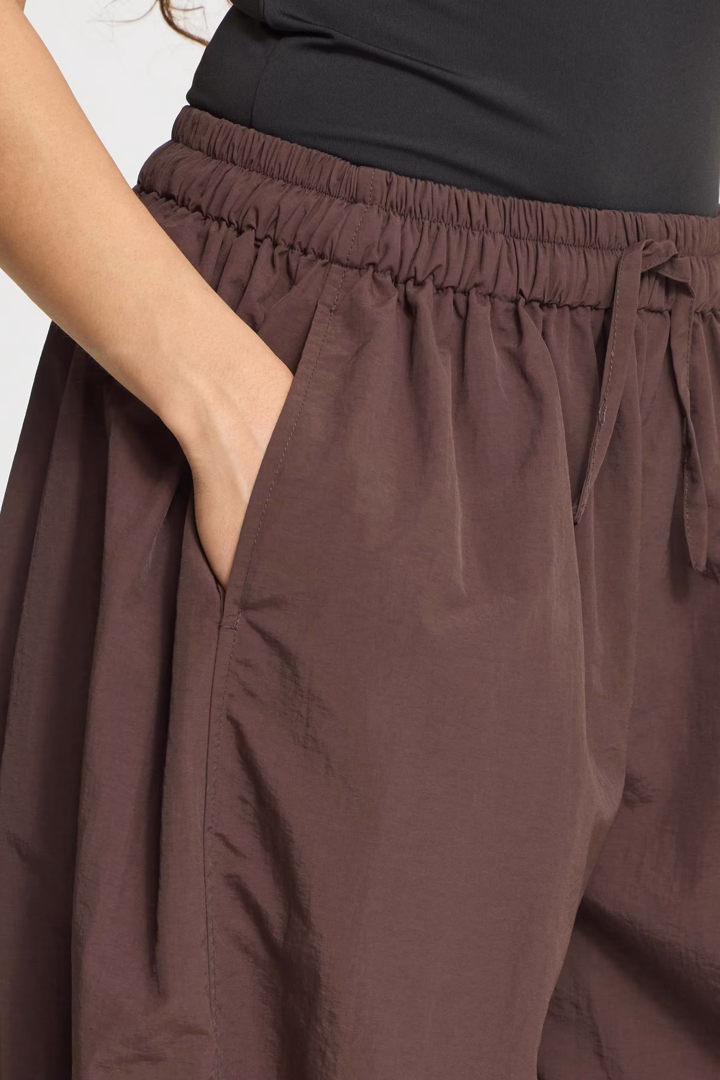 IHGAFNA Byxor LOOKBOOK DETAIL 20126776-190915
