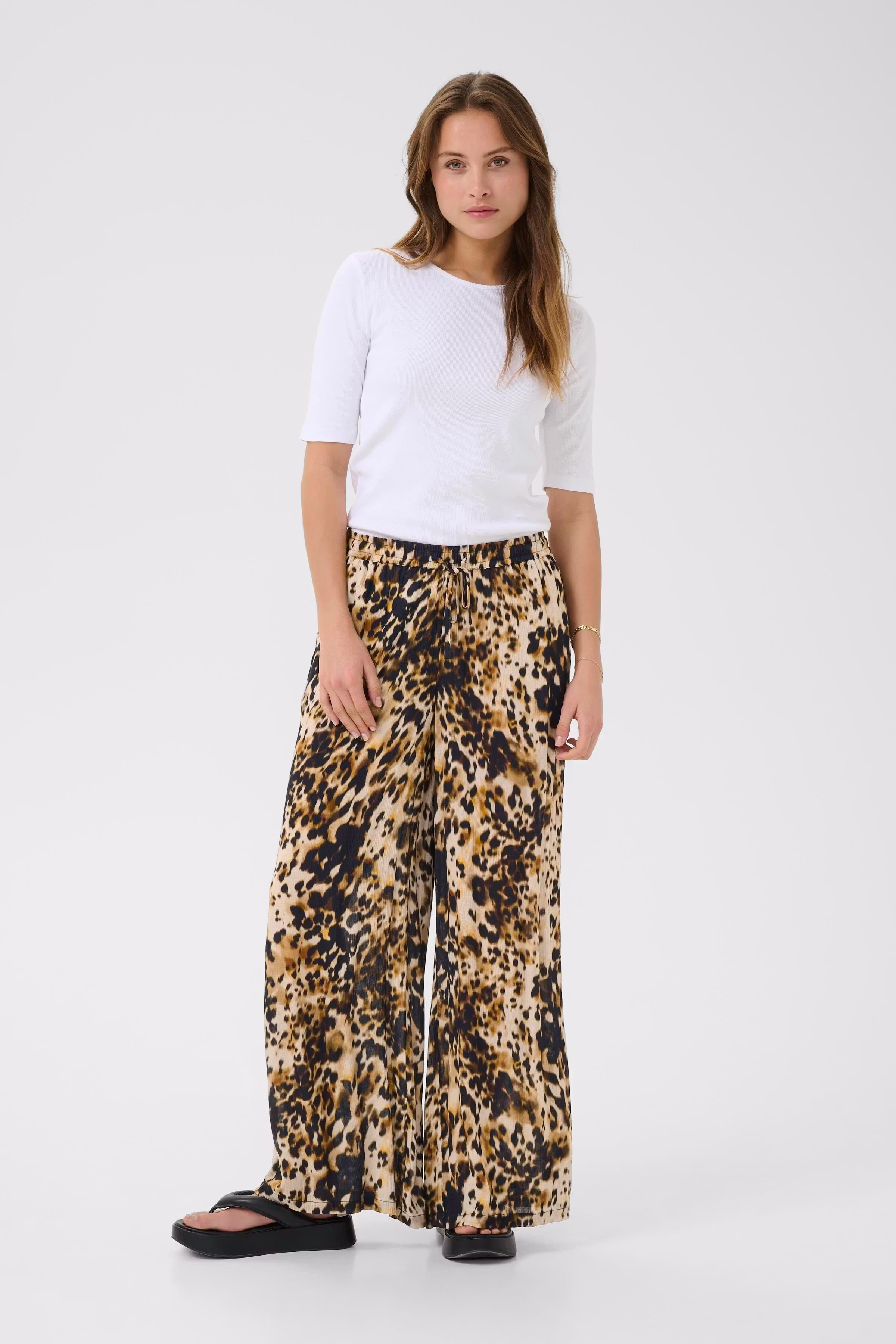 KAthora Trousers LOOKBOOK FRONT 10510037-107550