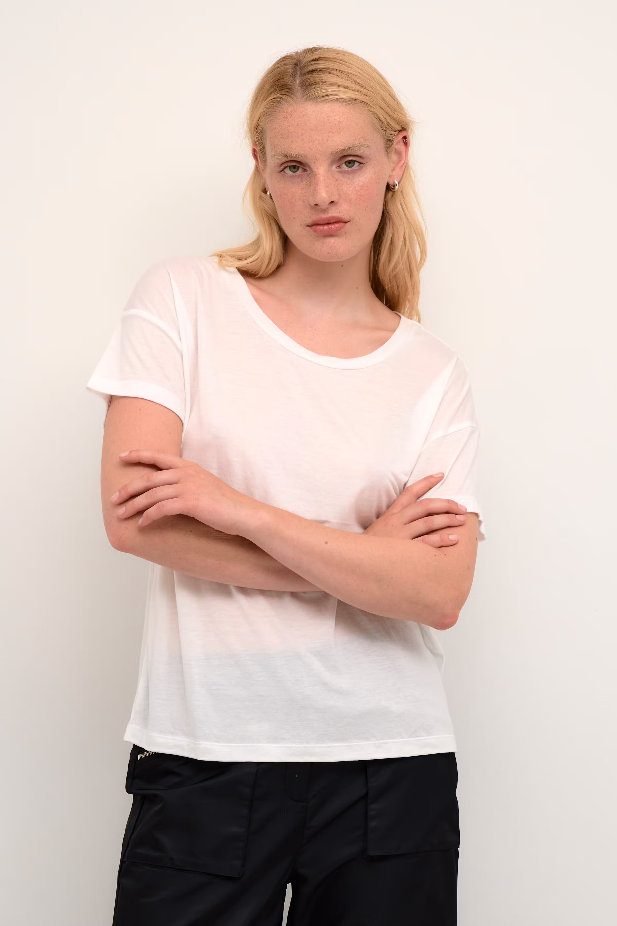 BessKB T-shirt LOOKBOOK FRONT 10103332-110103