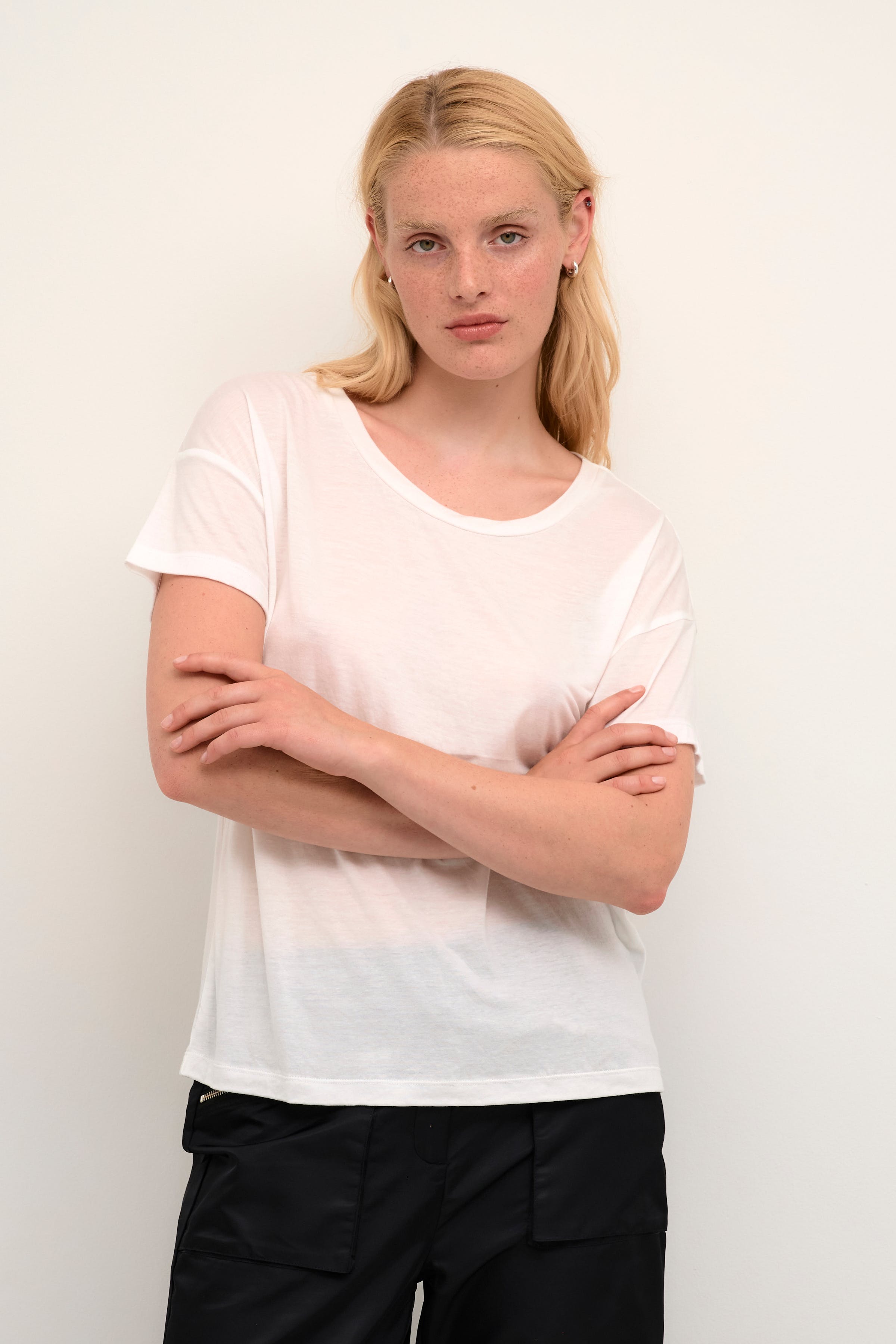 BessKB T-shirt LOOKBOOK FRONT 10103332-110103