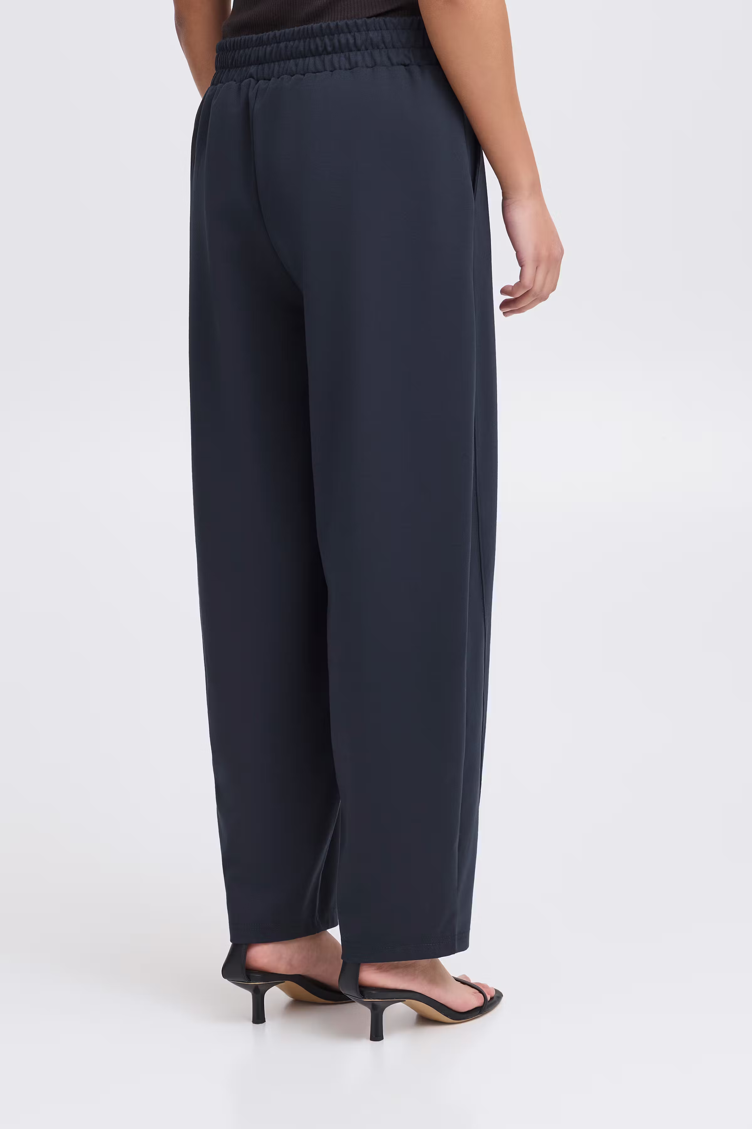 IXKATE BARREL Trousers LOOKBOOK BACK 20123727-194010