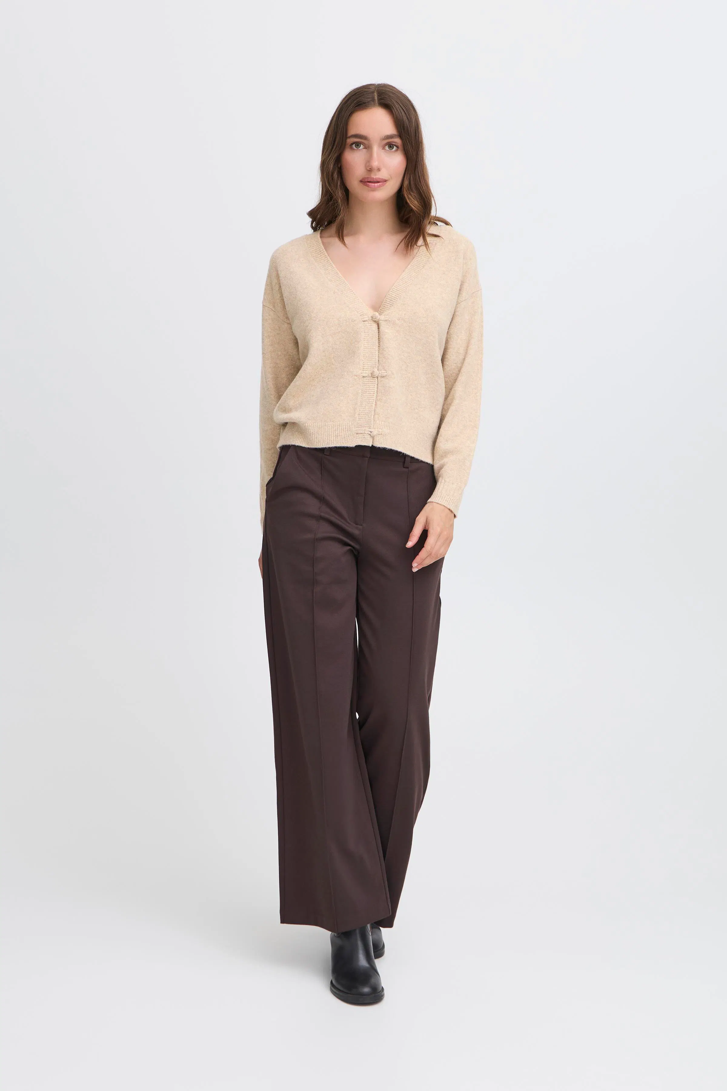IHDASILA Cardigan LOOKBOOK FRONT 20124215-1304011