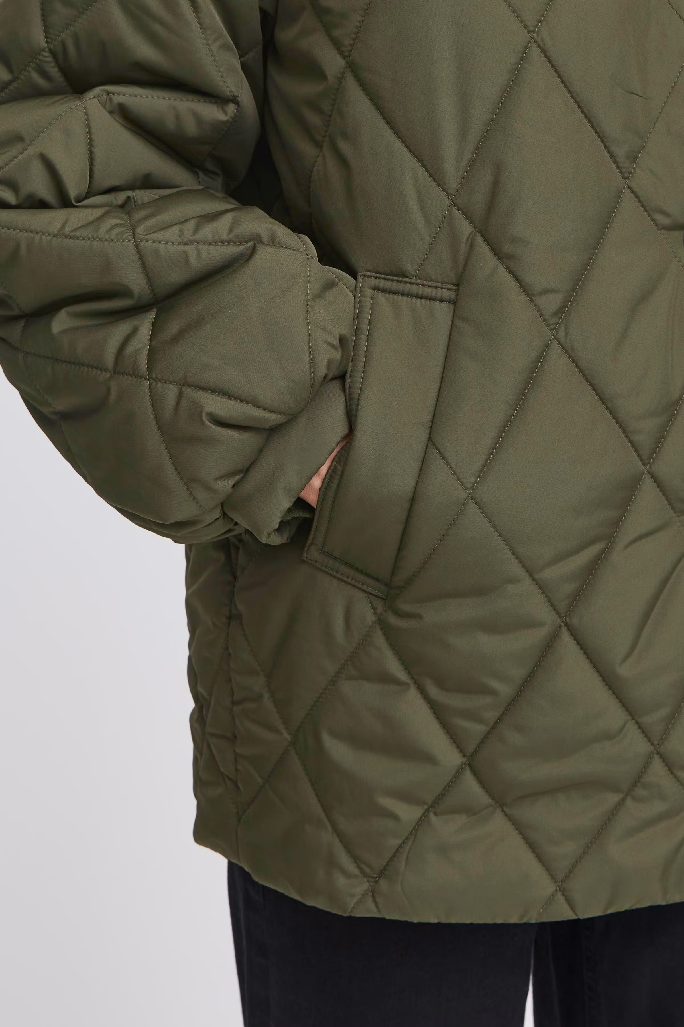 IHHANSA Ytterplagg LOOKBOOK BACK 20118774-190414