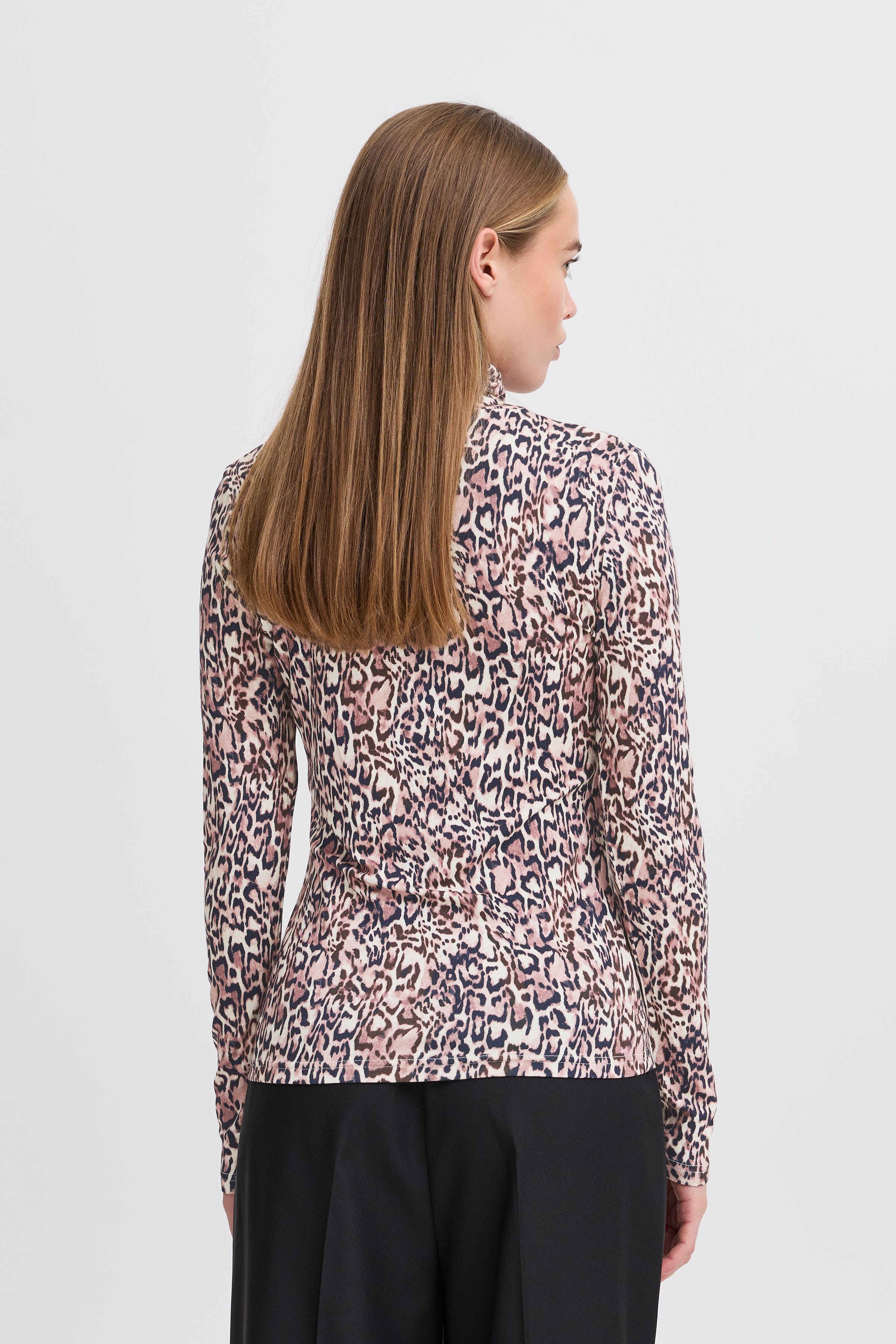 IHNAVA Langarm-Shirt LOOKBOOK BACK 20122589-203979