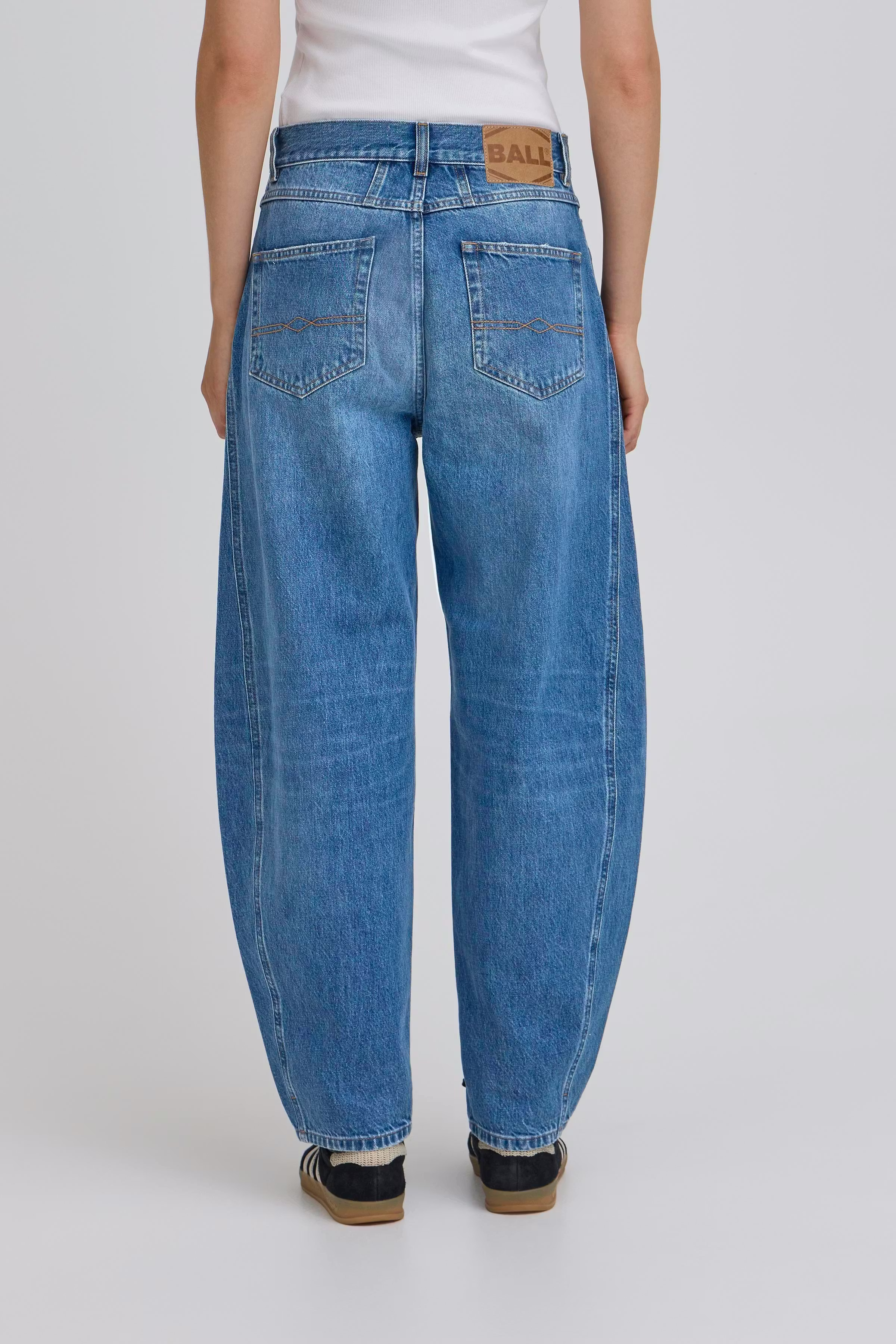 BACAVI Curved Jeans LOOKBOOK BACK 50405378-205291
