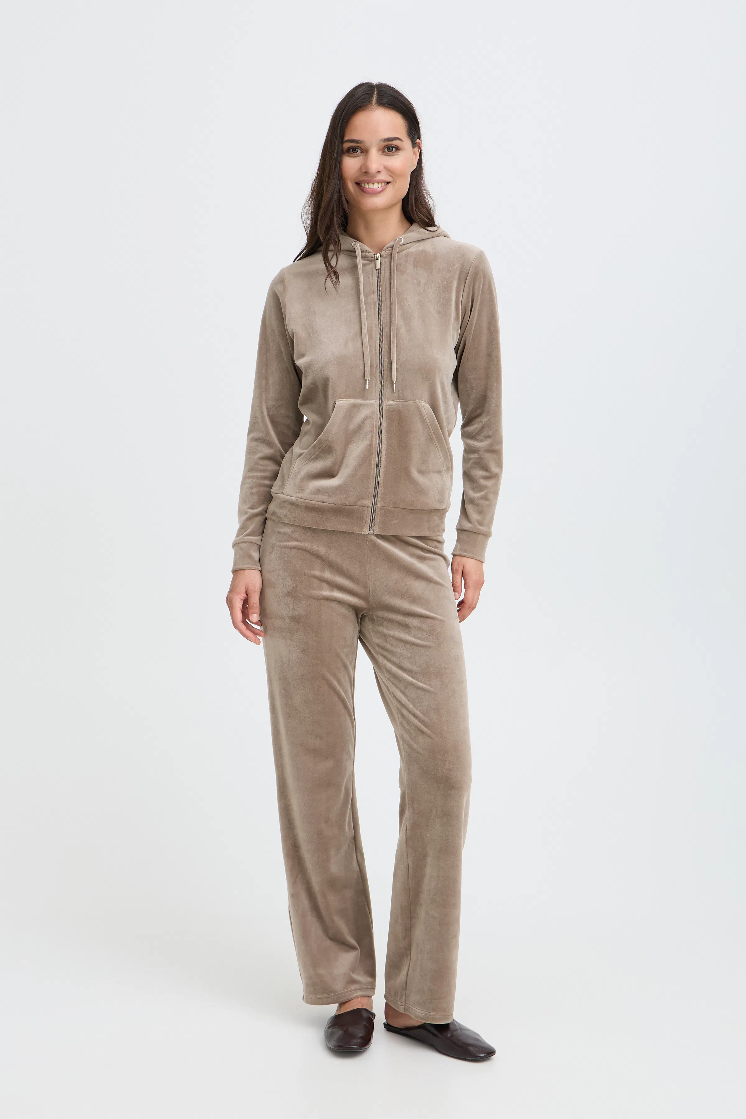 BYMITZA Joggedrakt LOOKBOOK FRONT 20810786-181112