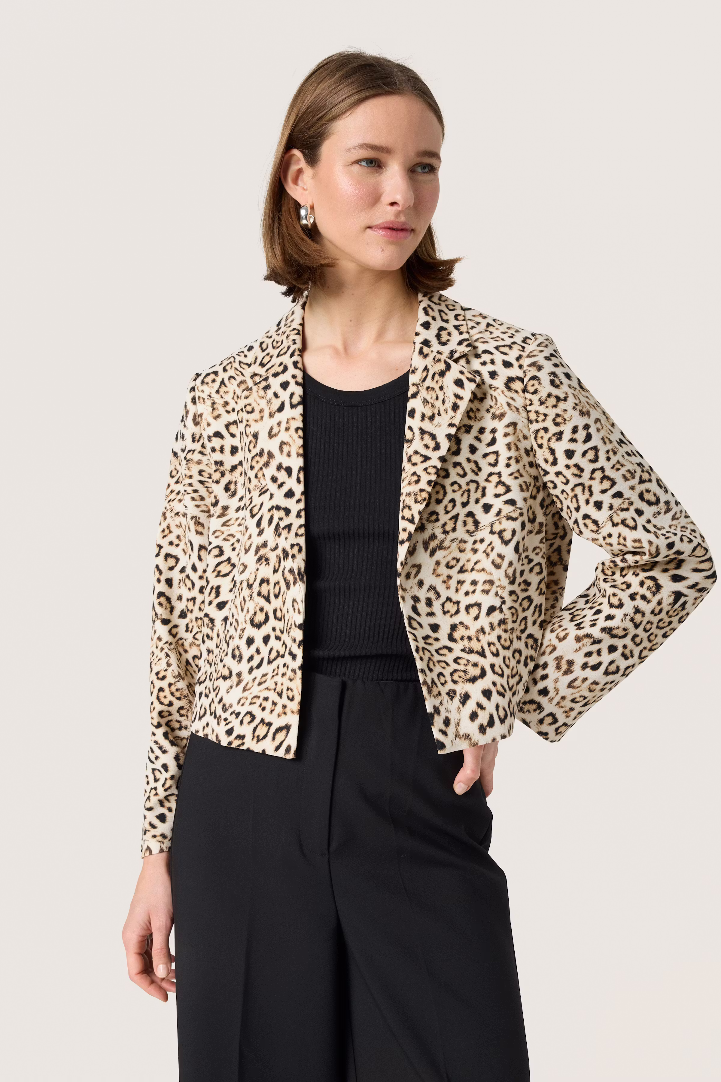 SLShirley Blazer LOOKBOOK FRONT 30408465-303941
