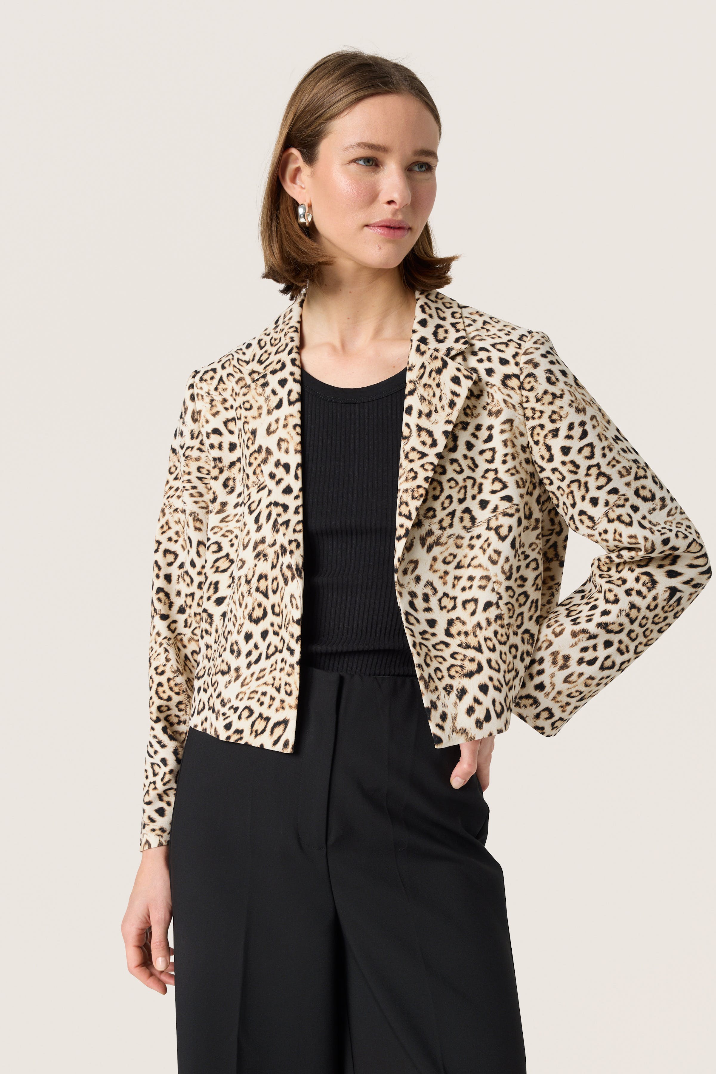 SLShirley Blazer LOOKBOOK FRONT 30408465-303941