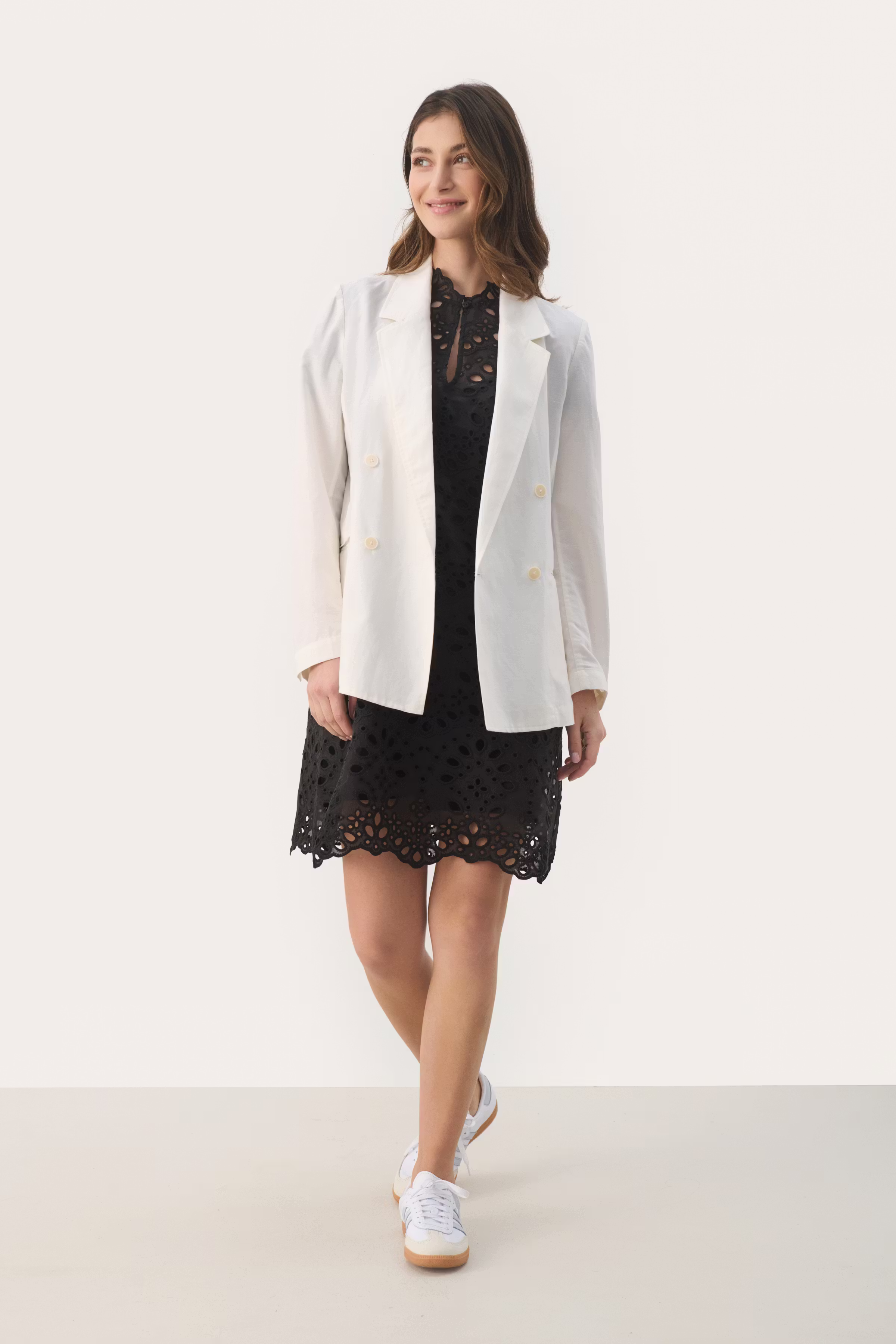 GebellaPW Korte kanten jurk LOOKBOOK BACK 30308616-194008