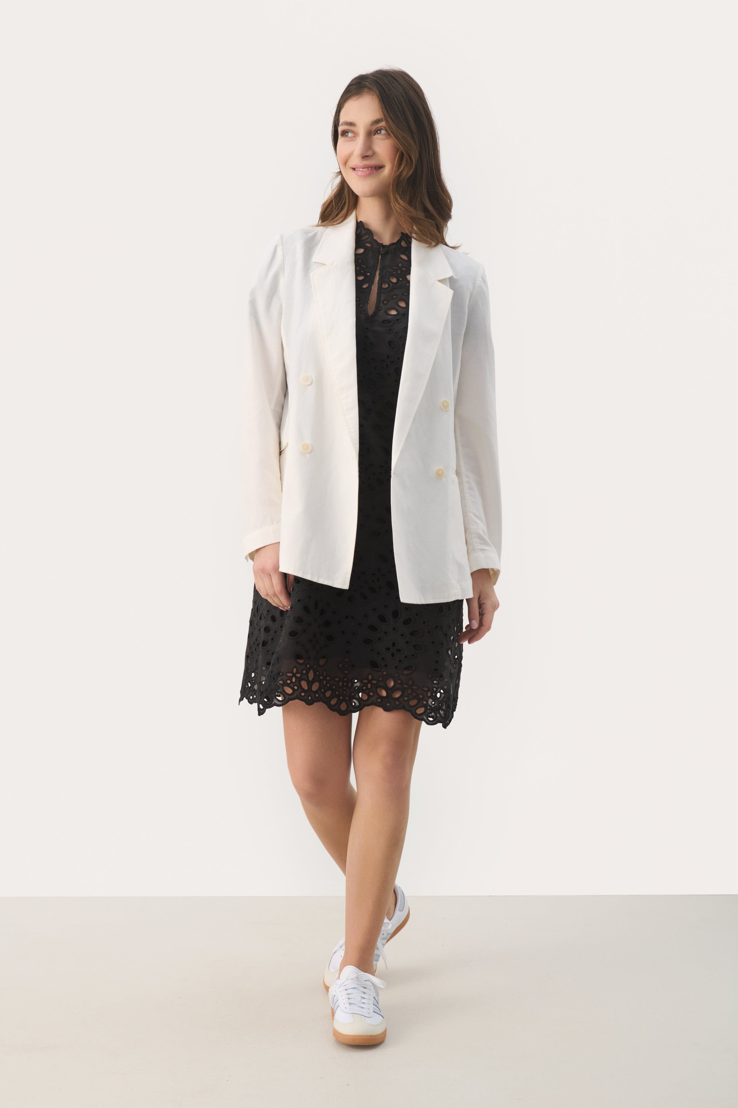 GebellaPW Churzes Spitzekleid LOOKBOOK BACK 30308616-194008