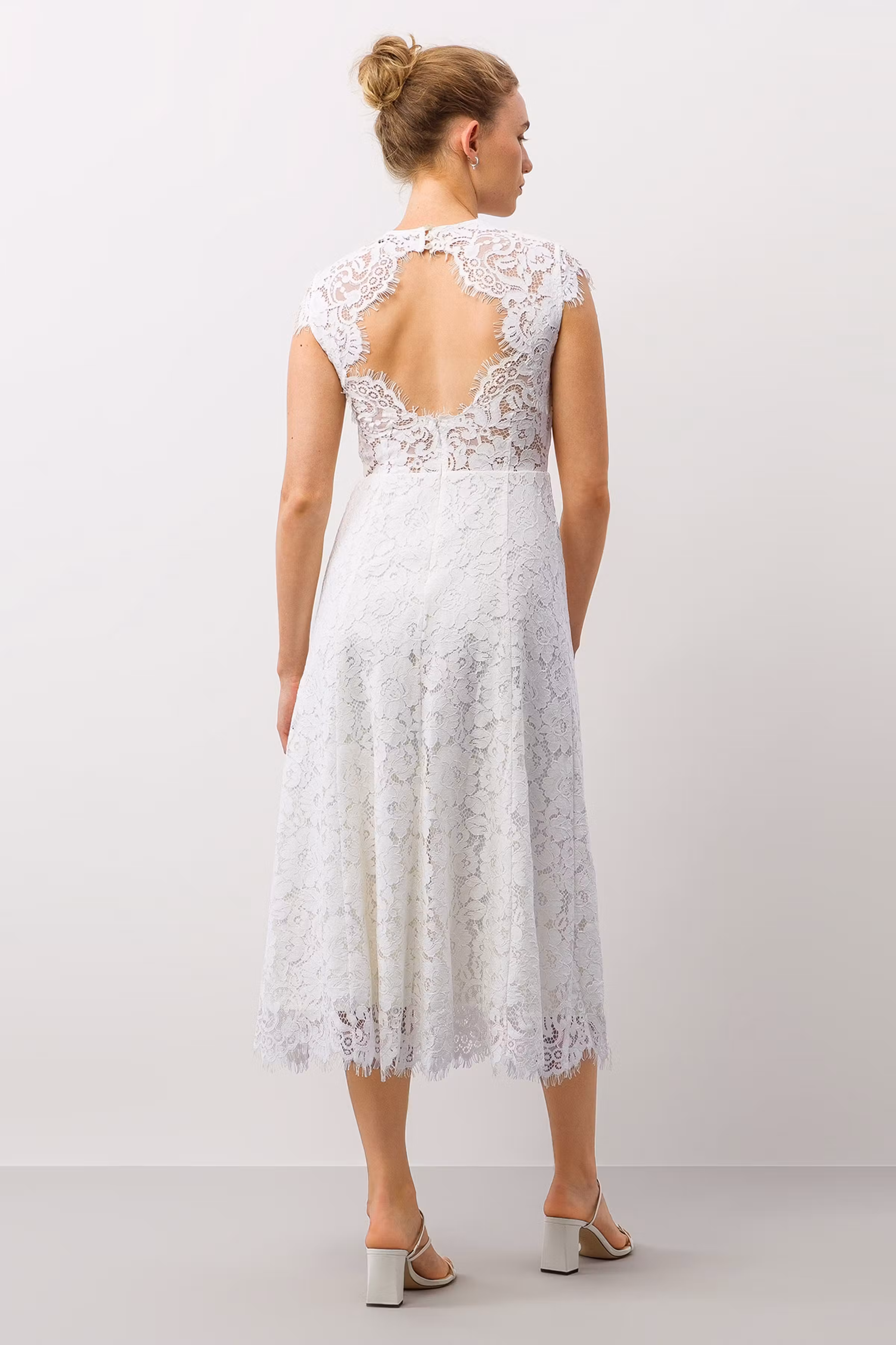 IOLACE Dress LOOKBOOK BACK 30600186-WH010