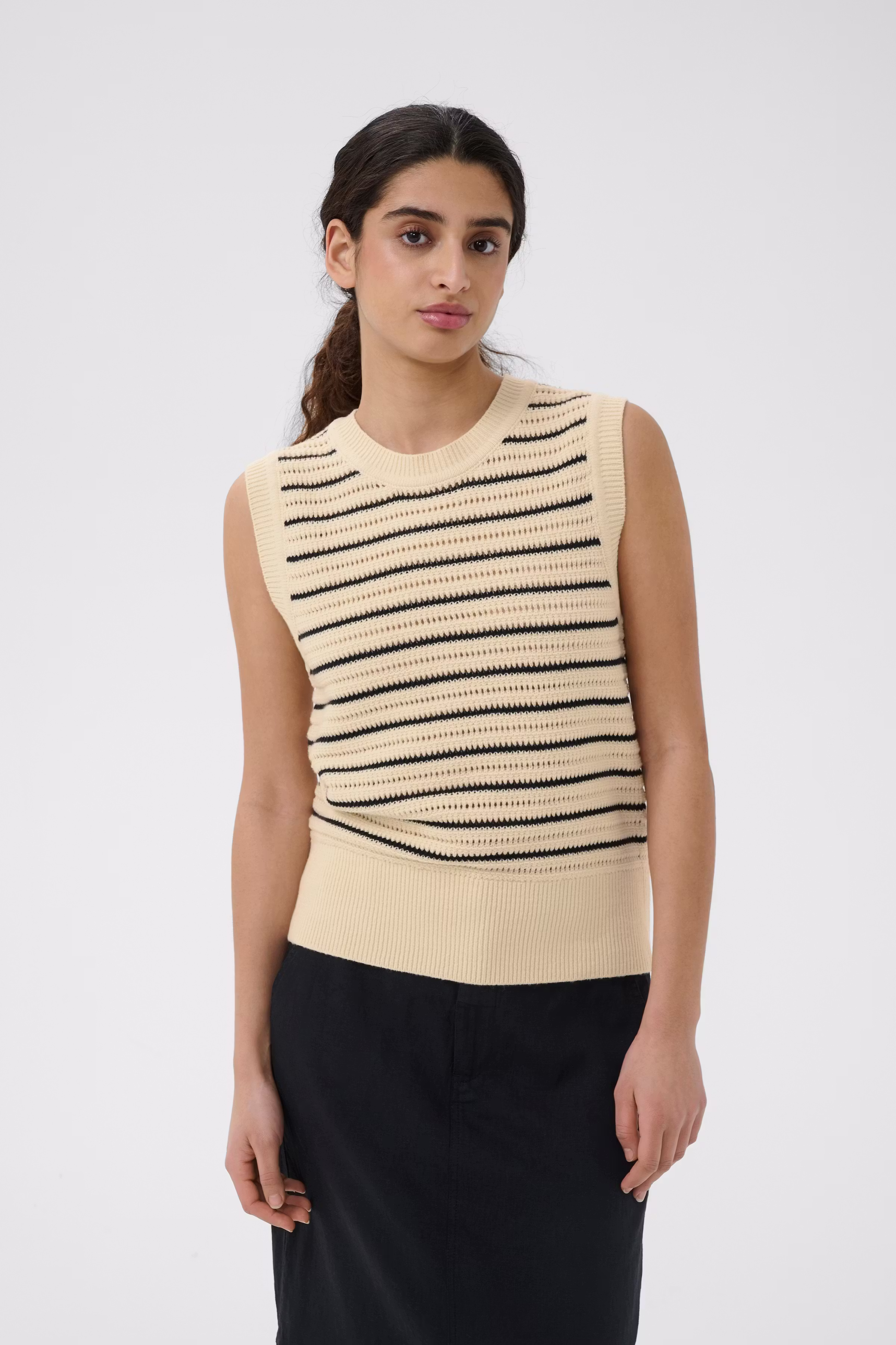 NELLIIW Top LOOKBOOK FRONT 30112521-900004134