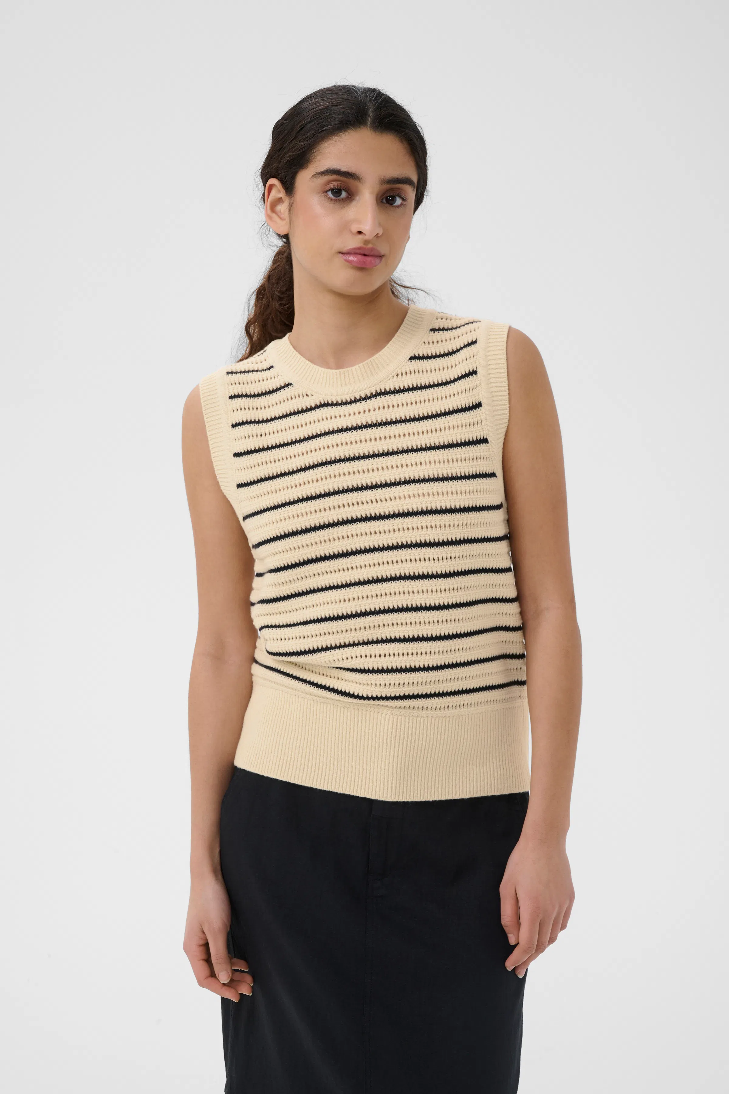 【New】Deuxieme Classe Sleeveless Pullover NOLAIW Pullover in whisper white/black colour