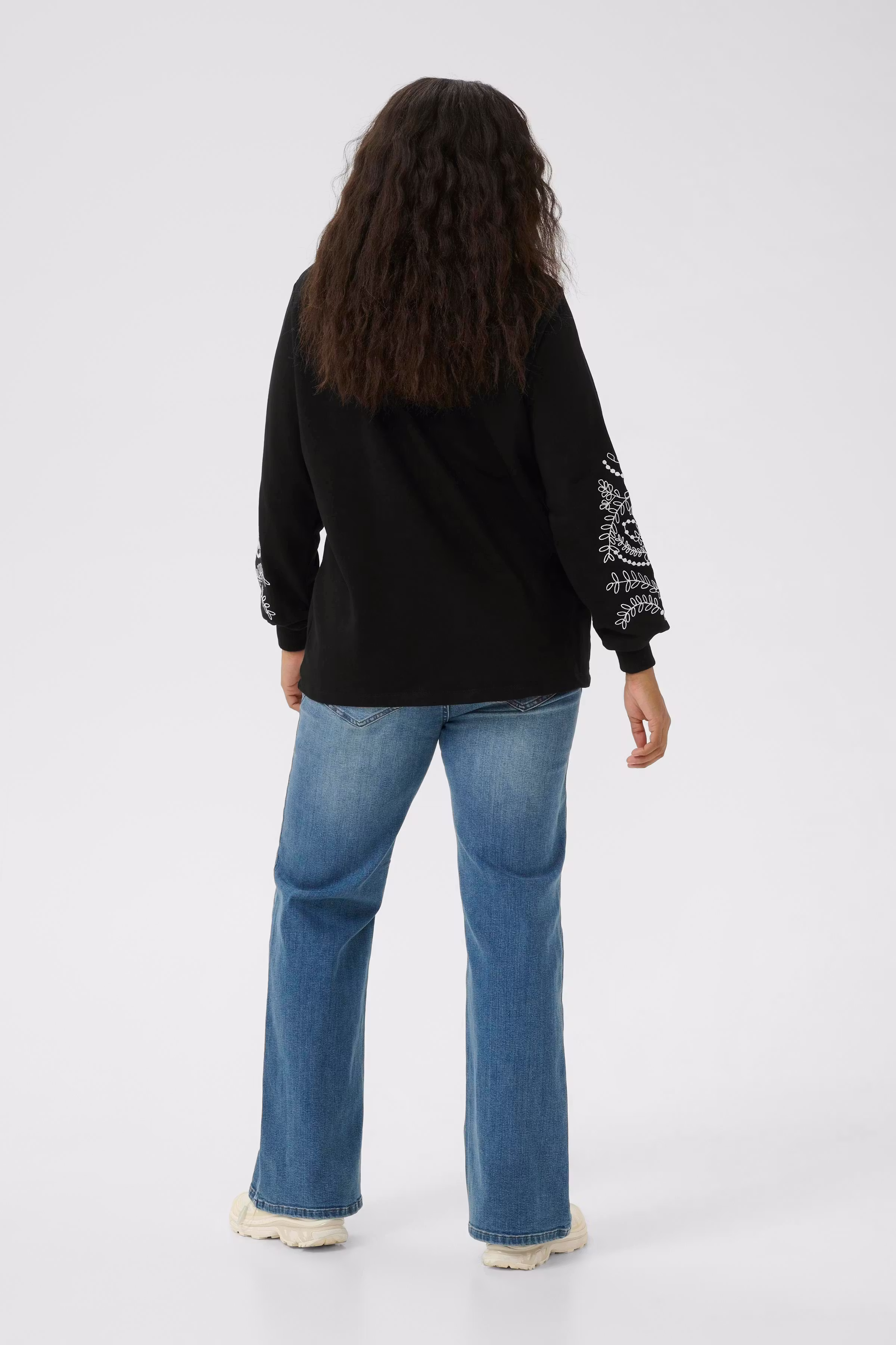 KCviva Sweatshirt LOOKBOOK BACK 10583649-100121