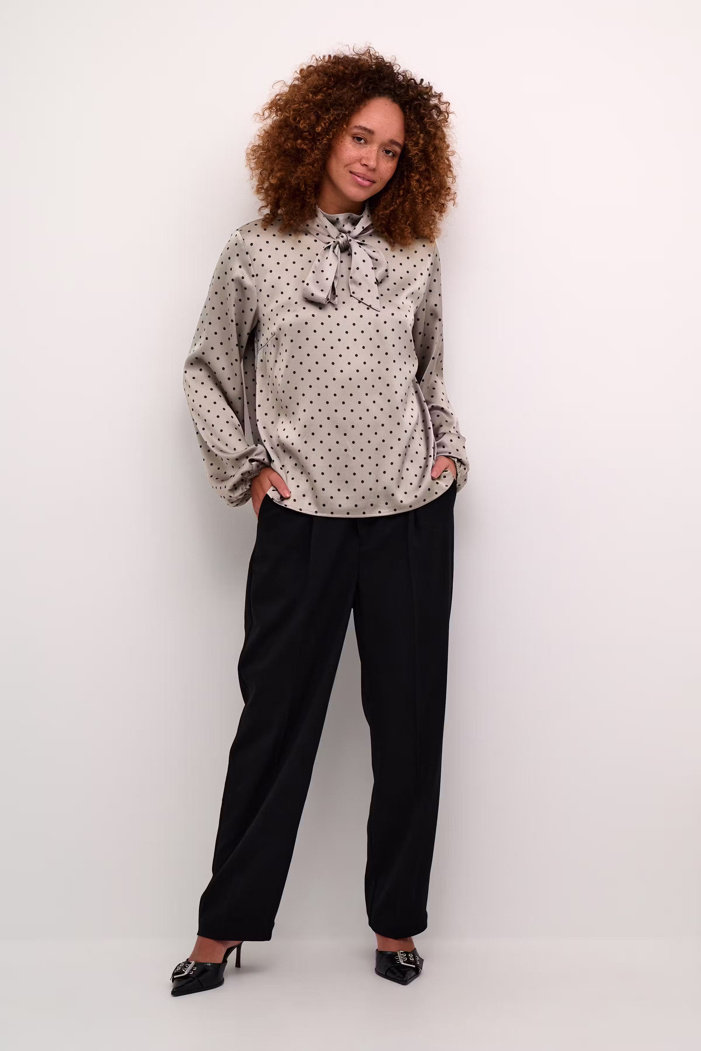 KAdonna Bluse LOOKBOOK FRONT 10509245-106645