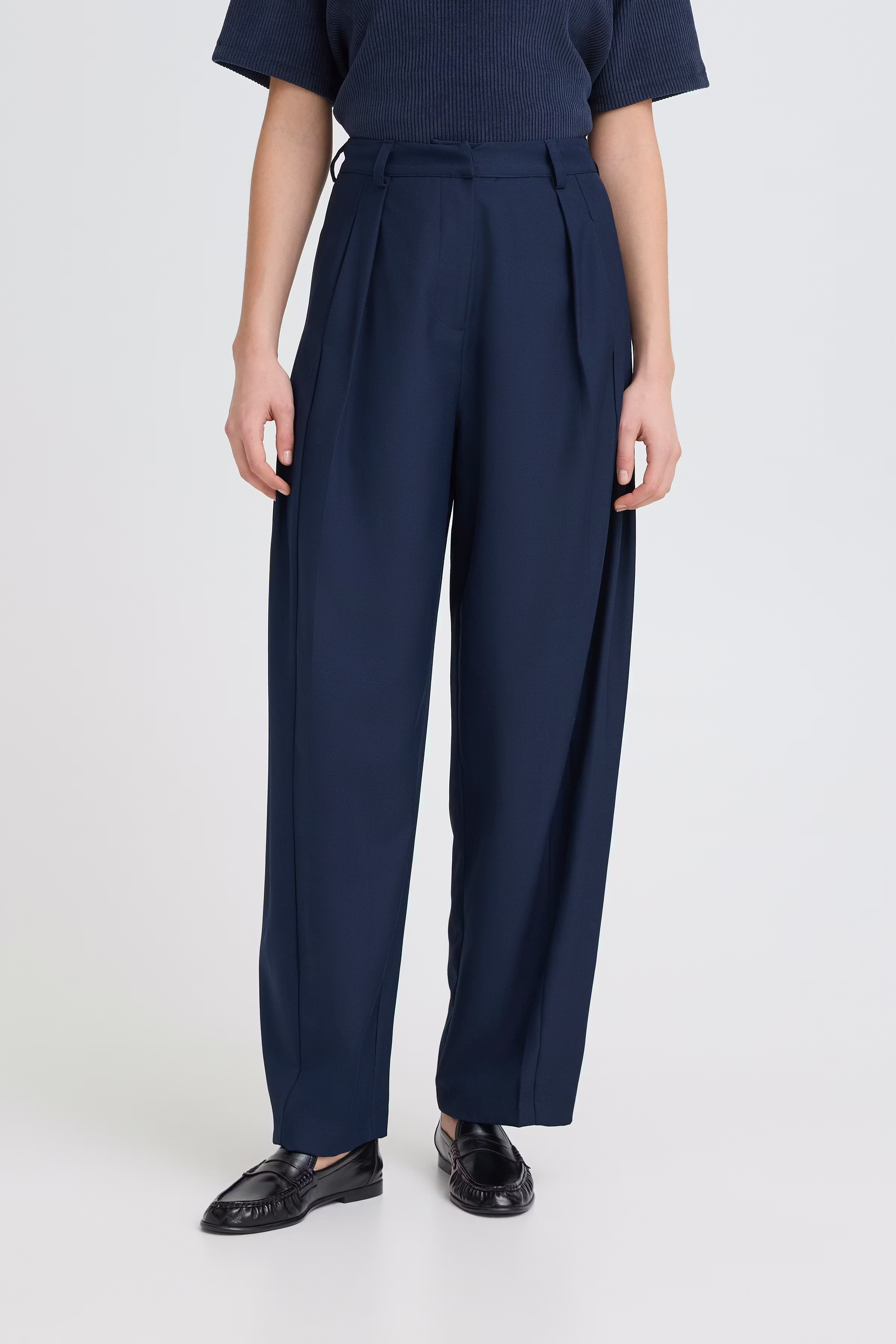 IHERINA Bukser LOOKBOOK FRONT 20125031-194013