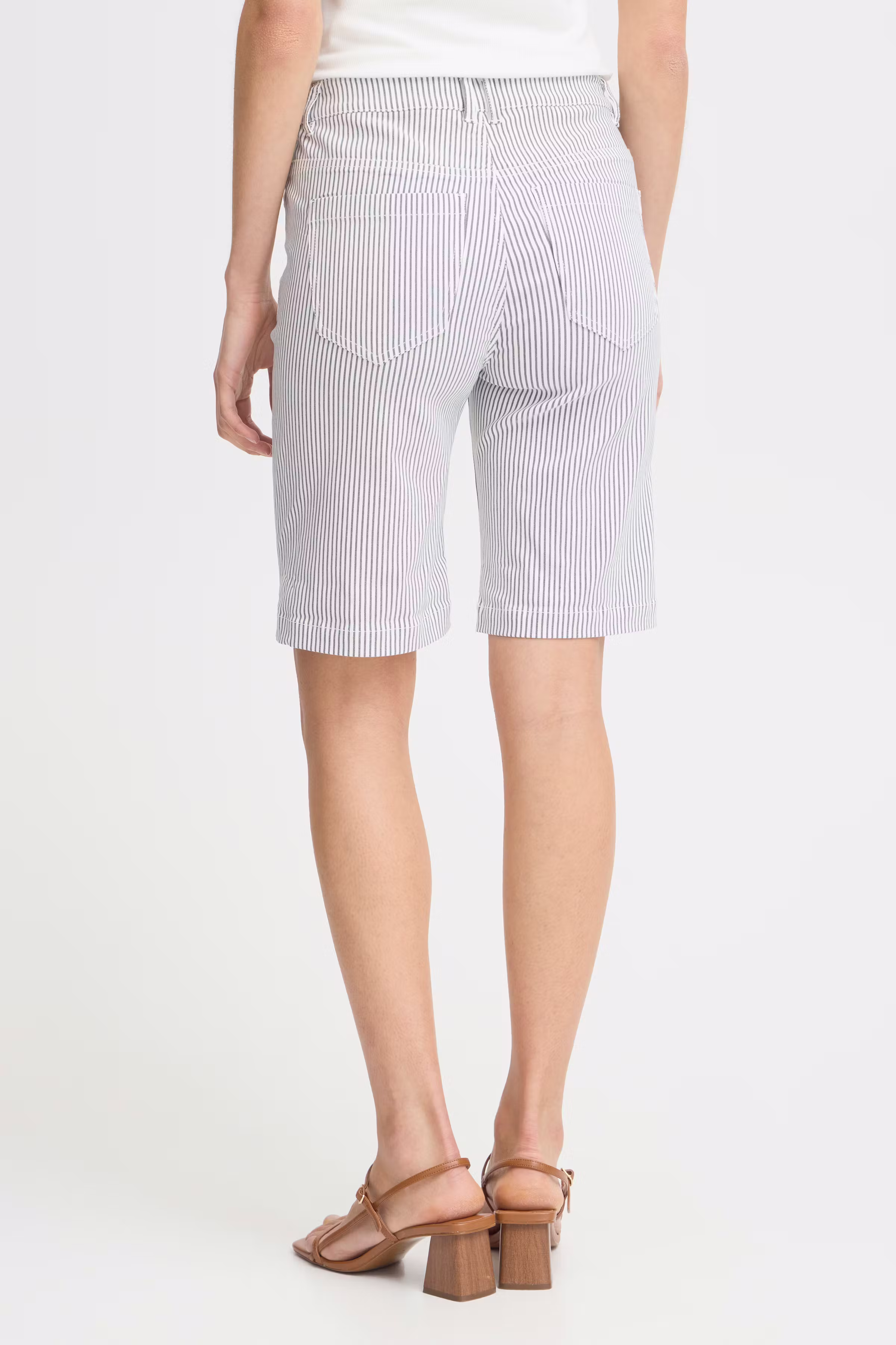 FRENA Shorts LOOKBOOK BACK 20614794-203389