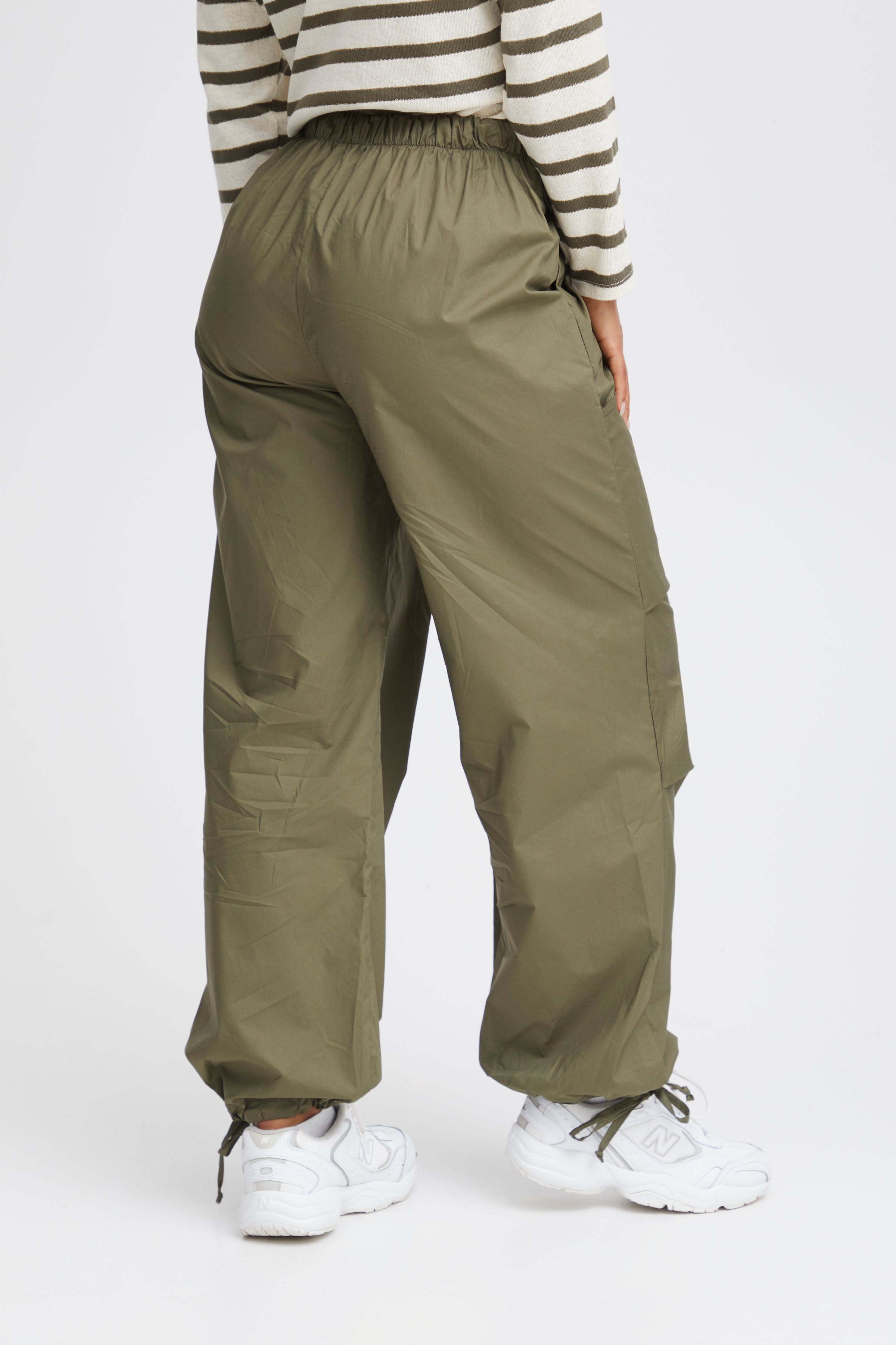 SBFABRINA Byxor LOOKBOOK BACK 22100510-190312