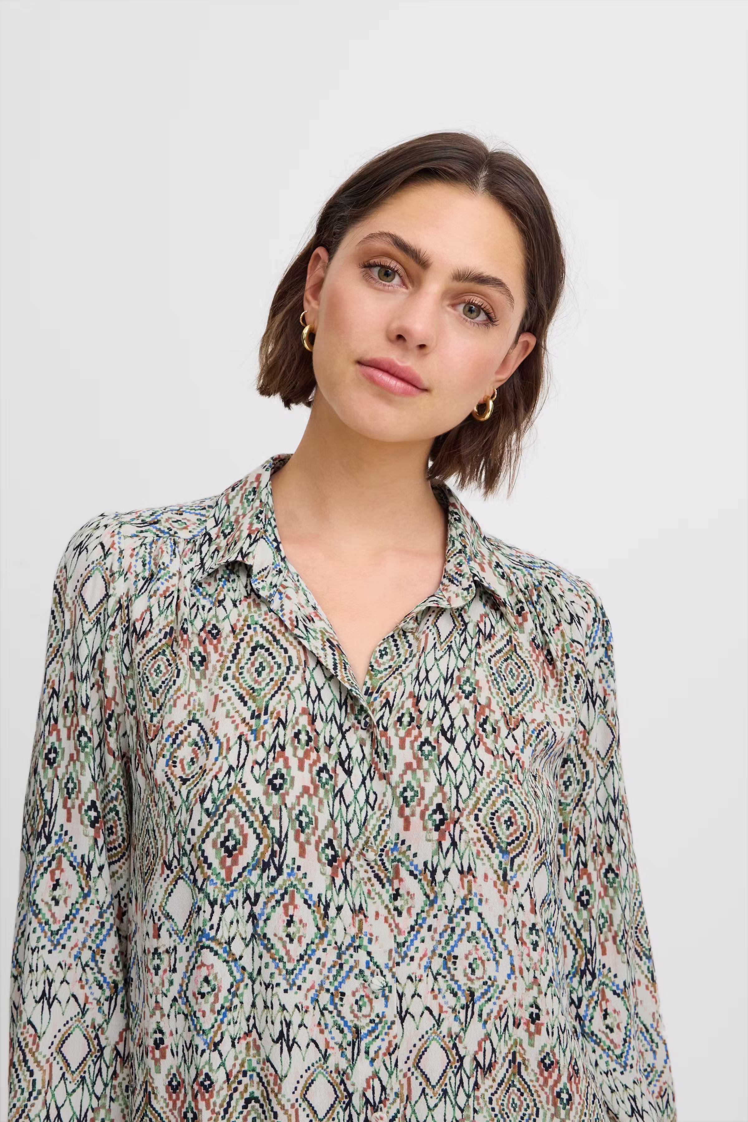 IRNOELLA Shirt LOOKBOOK DETAIL 20121319-203202