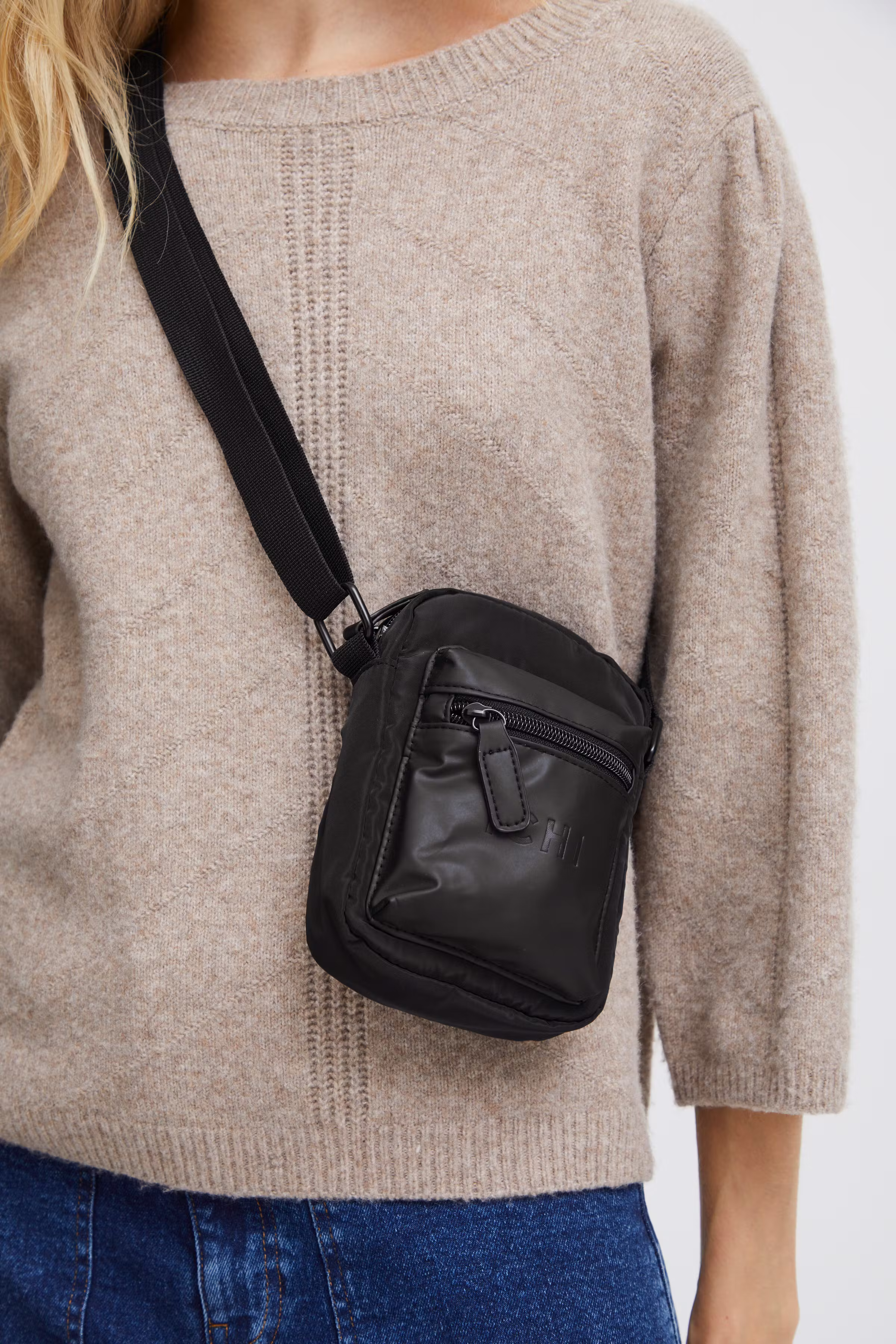 IAMALTHEA Pose LOOKBOOK DETAIL 20120544-194008