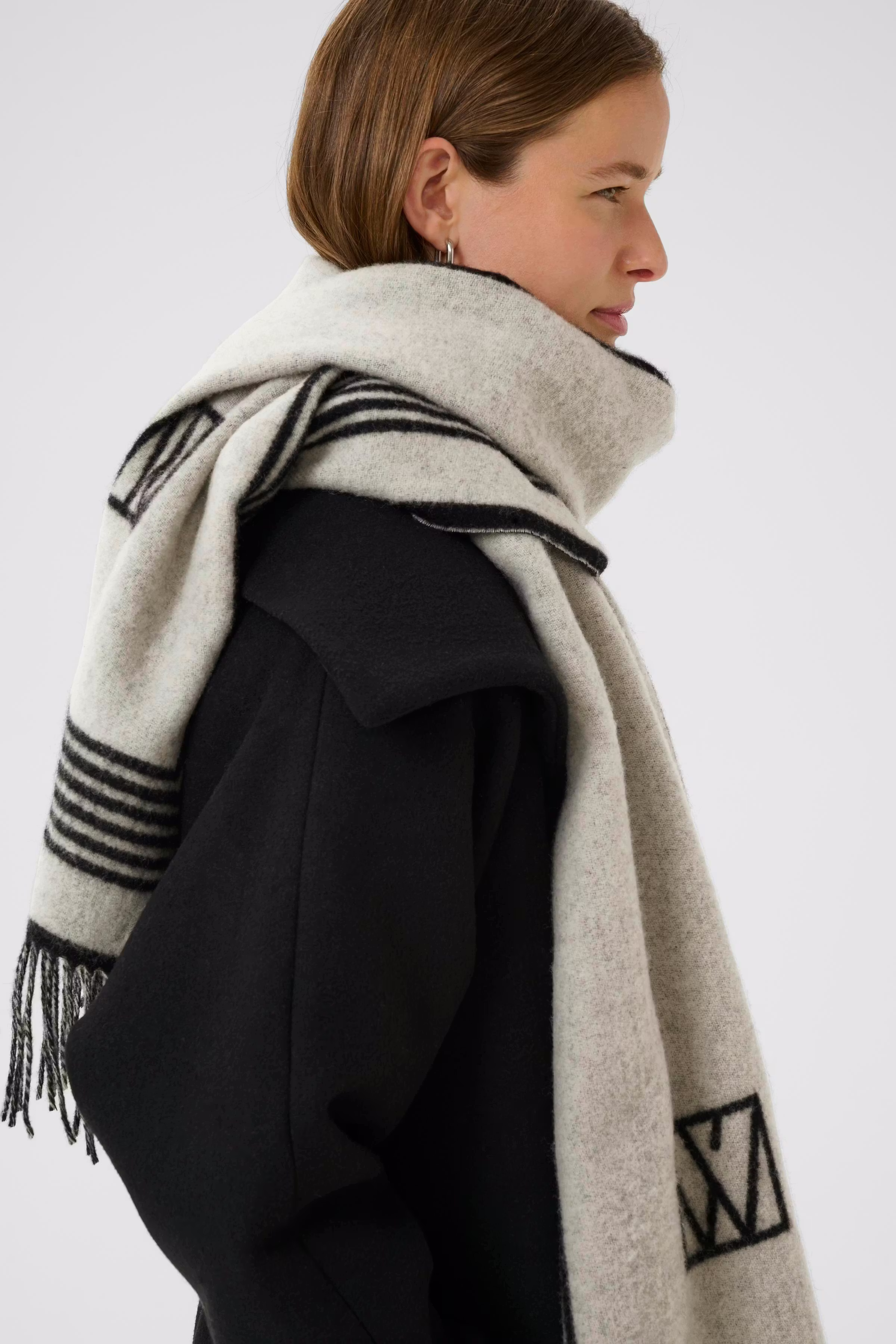 MyrtheIW Logo Tuch LOOKBOOK DETAIL 30106665-110701