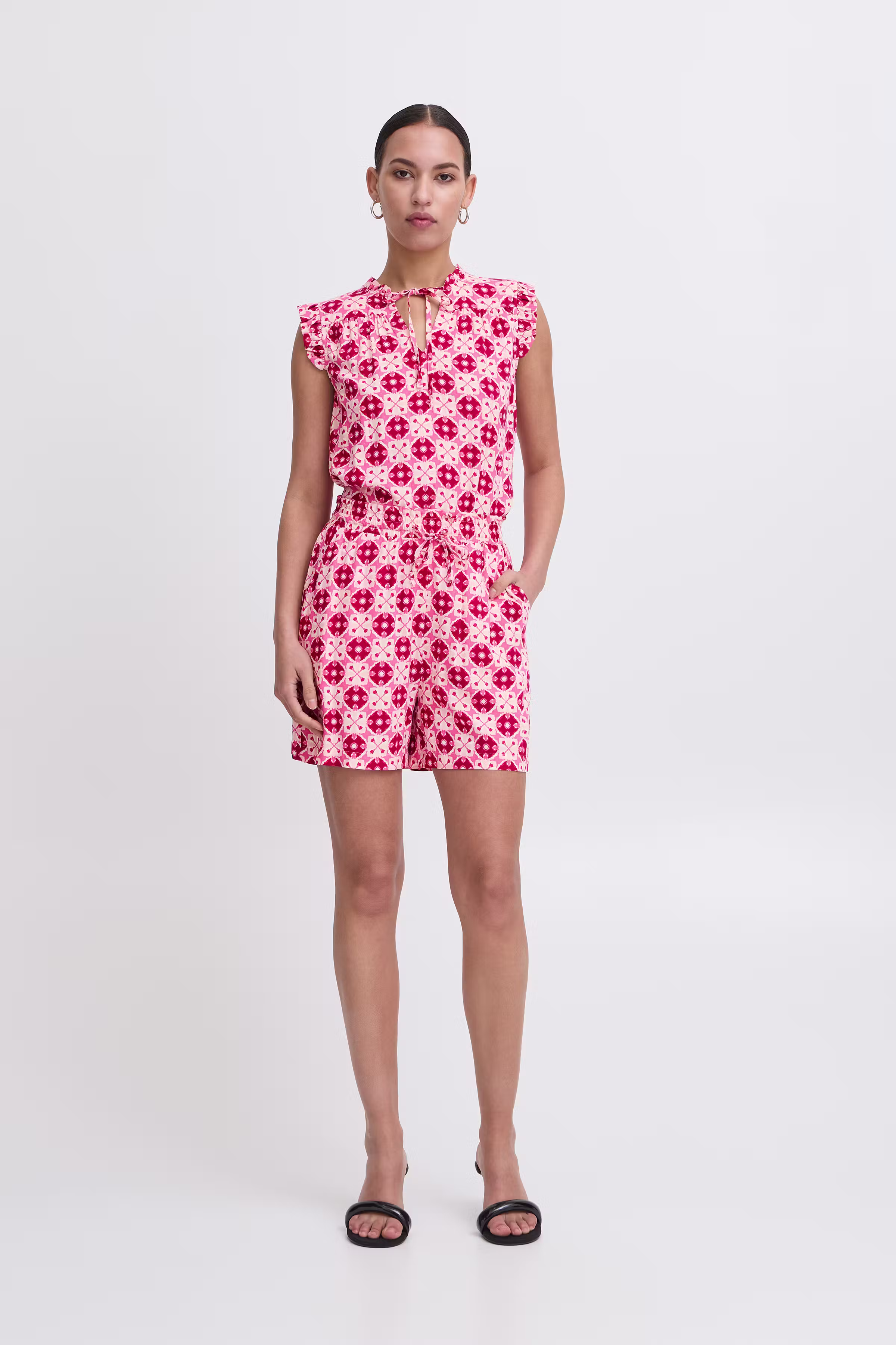 IHVERA Shorts LOOKBOOK FRONT 20123239-204611