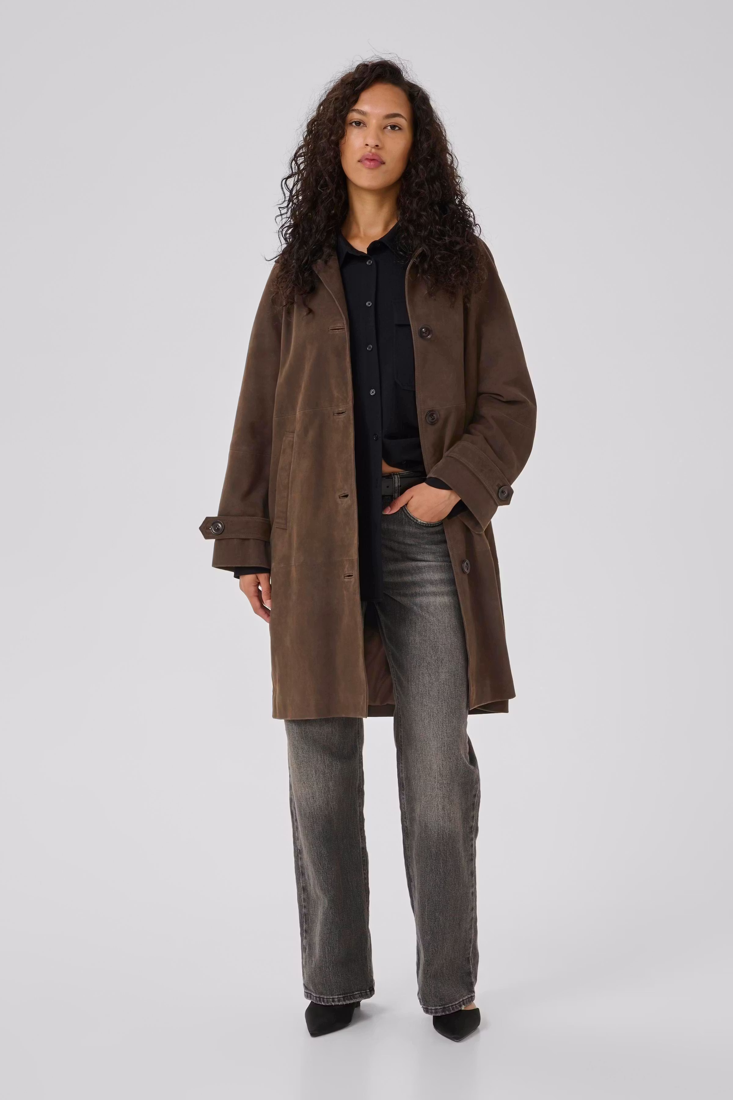 TaraMW Wildledermantel LOOKBOOK FRONT 10705270-190840