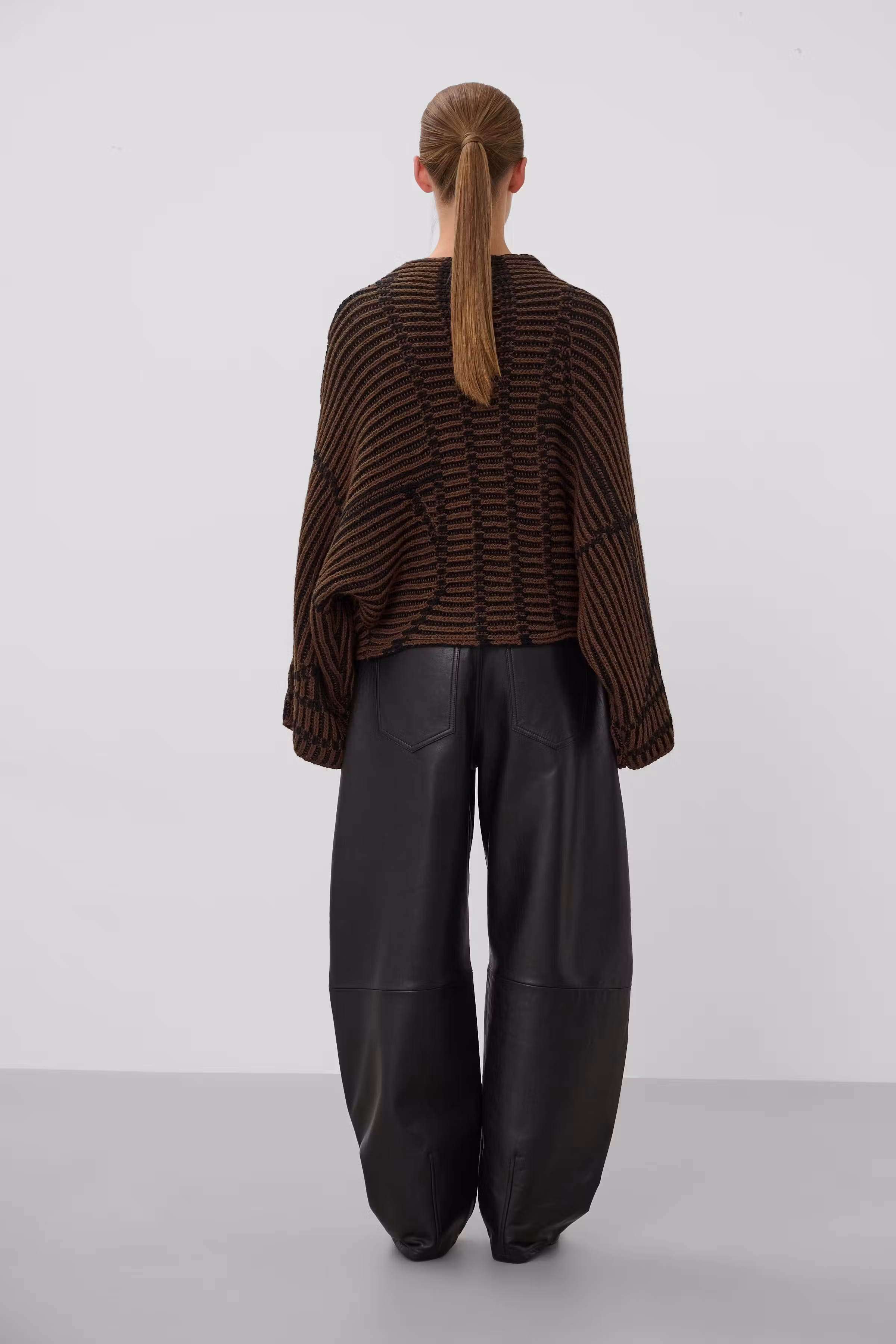 SLYlva Pullover LOOKBOOK BACK 30409868-305597
