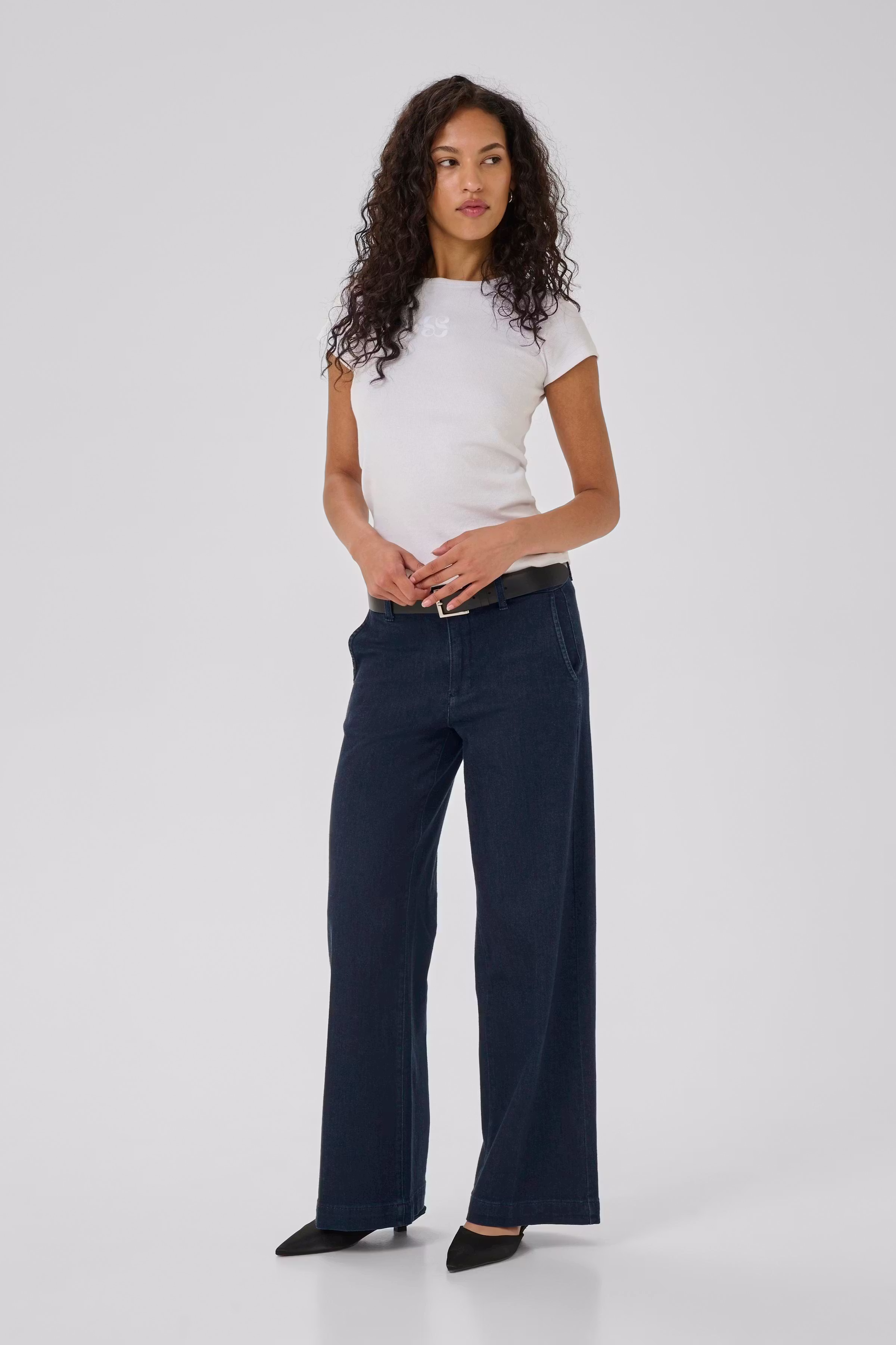 MWSoffi Mid X-Wide LOOKBOOK FRONT 10705238-100067