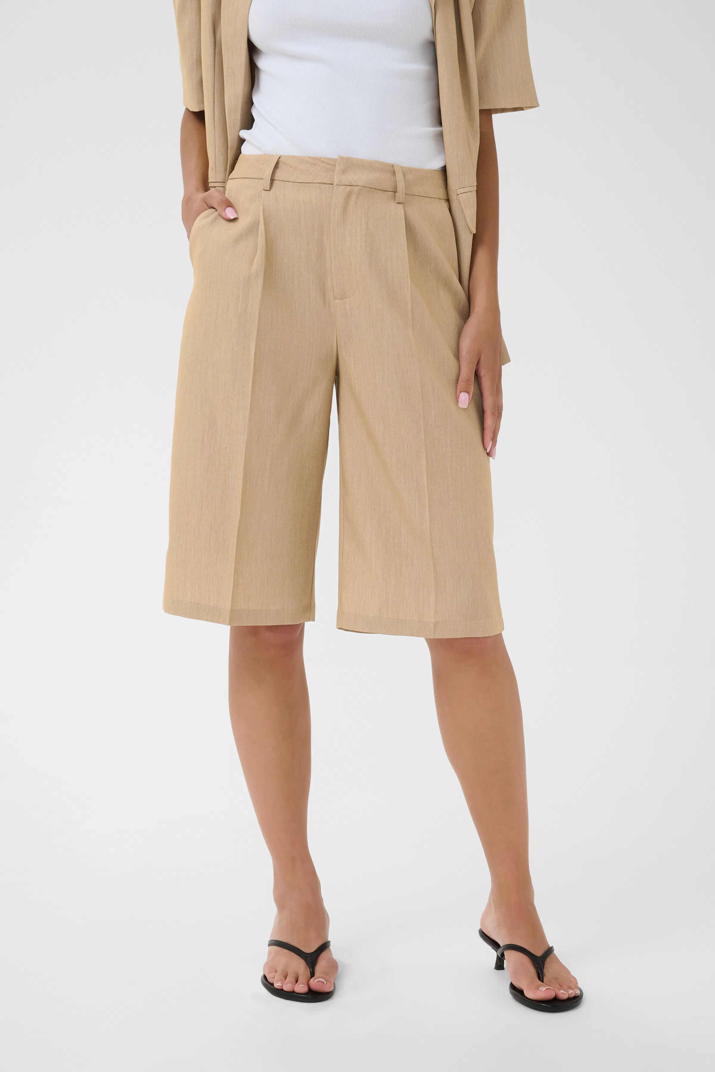KAjulie Shorts LOOKBOOK FRONT 10513132-1000760