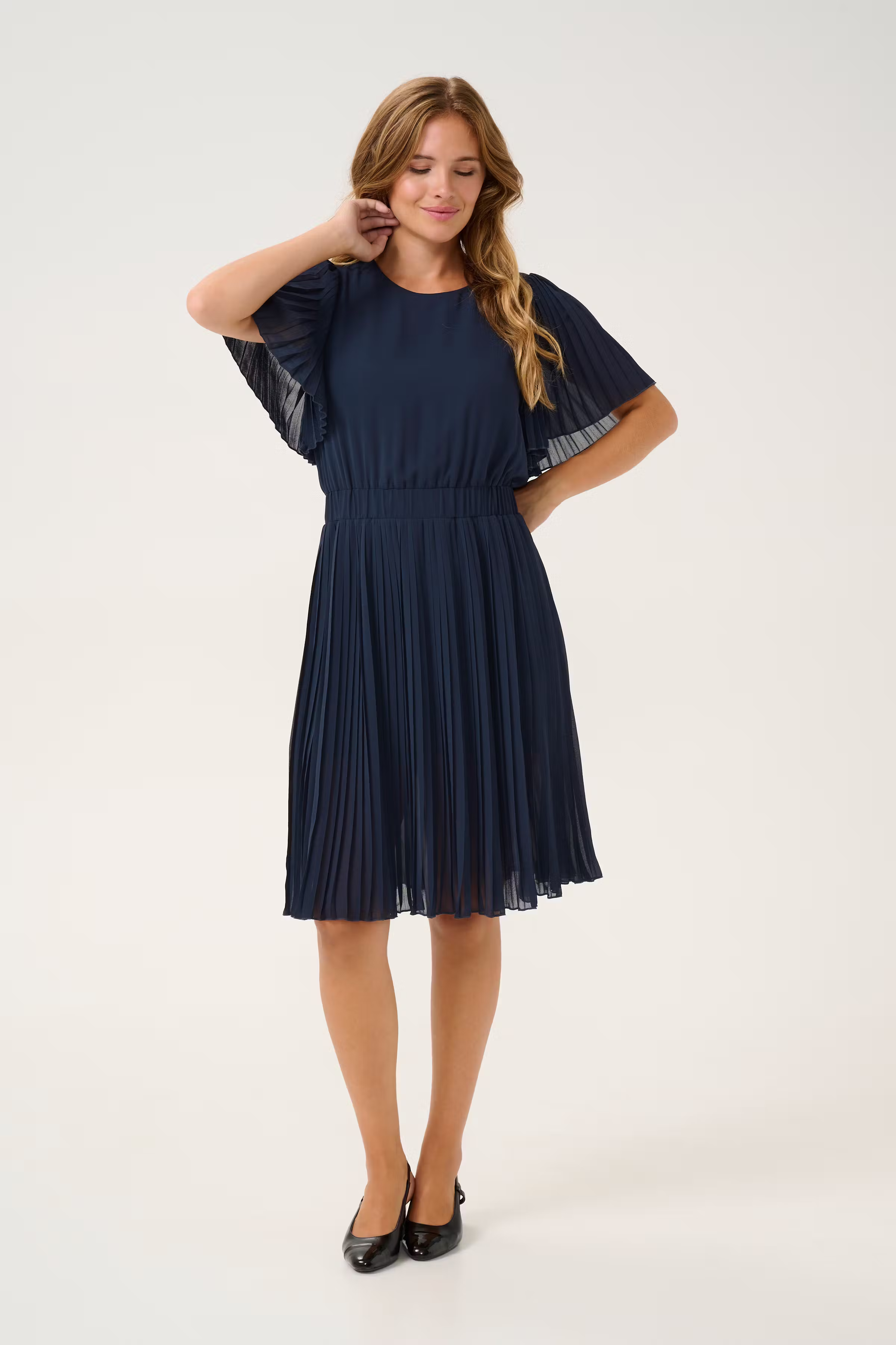 CUlinna Plisseret kjole LOOKBOOK FRONT 50111751-194011