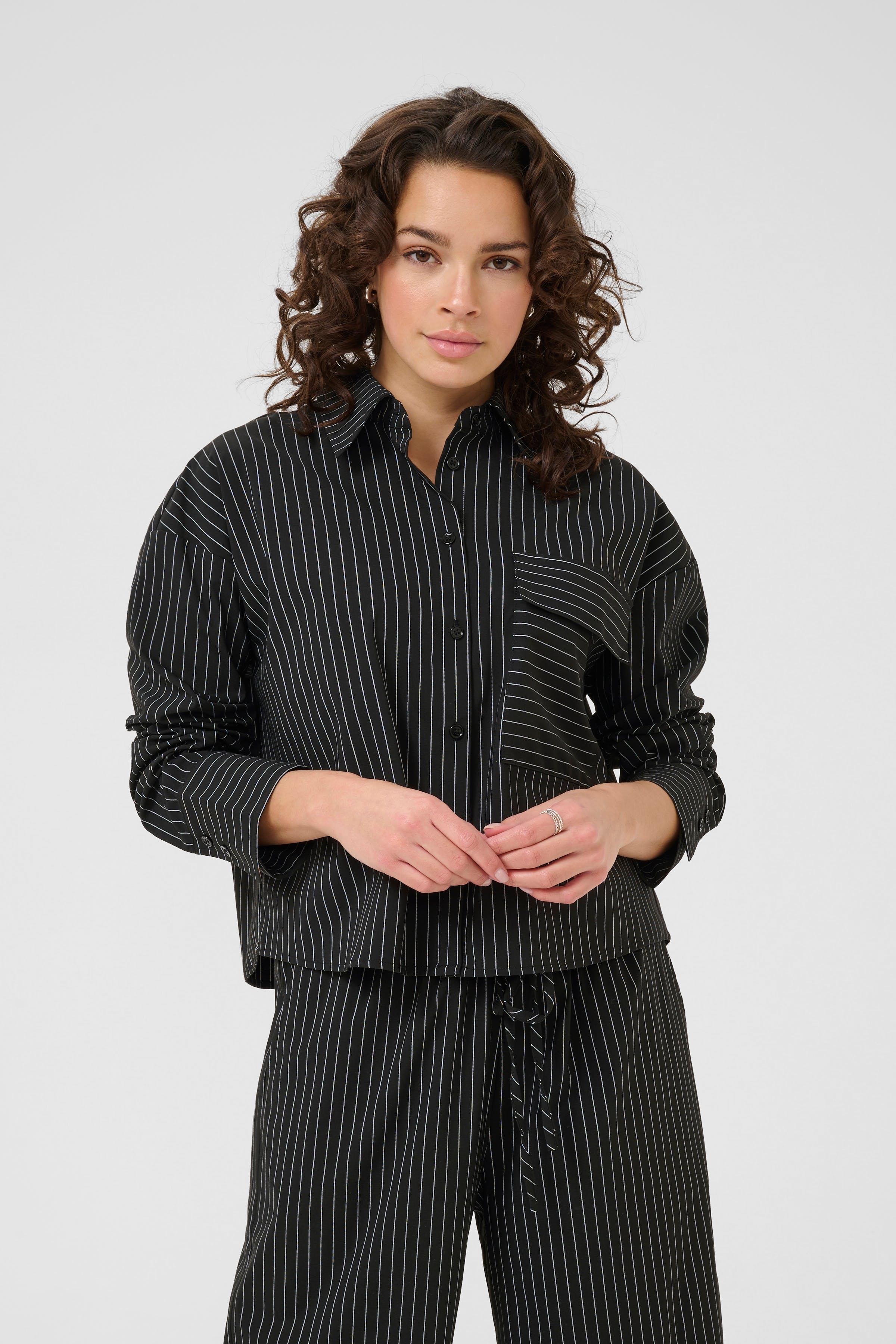 KAeliana Hemd LOOKBOOK FRONT 10510609-108244