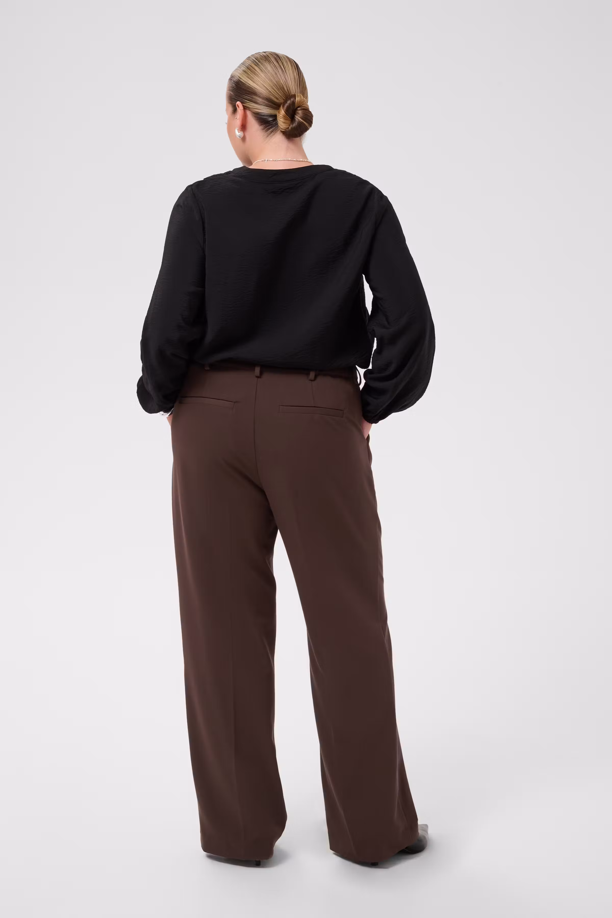 KCsakira Trousers LOOKBOOK BACK 10584440-190915