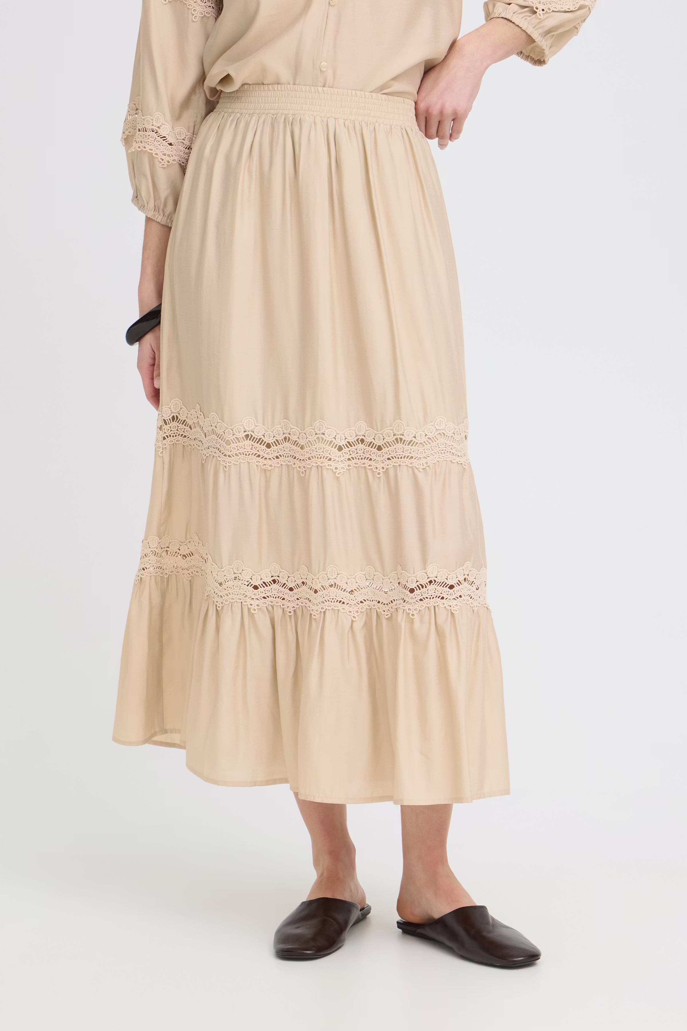 BYINOA Kjol LOOKBOOK FRONT 20819031-140708