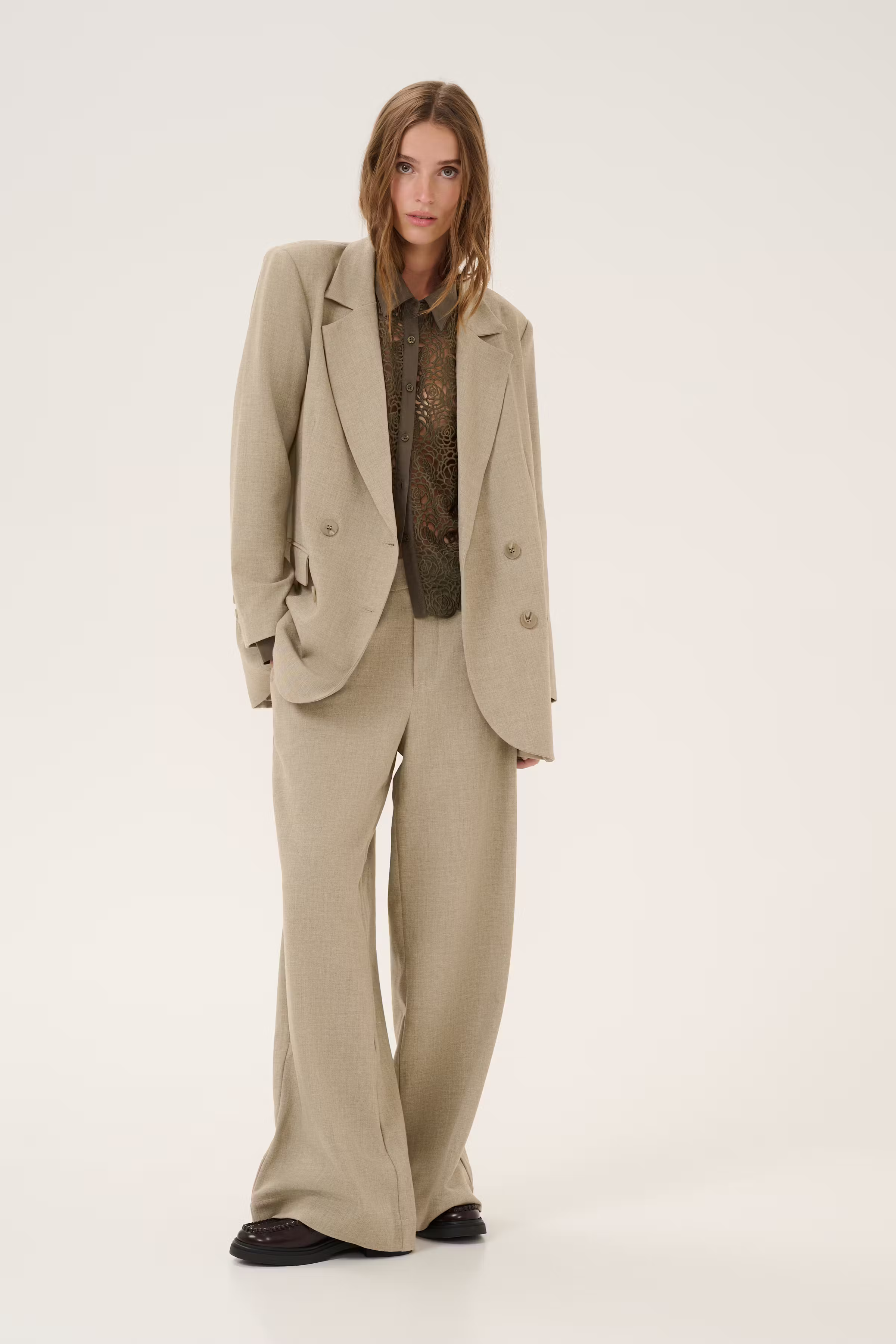 DionMW Blazer LOOKBOOK FRONT 10705015-107115