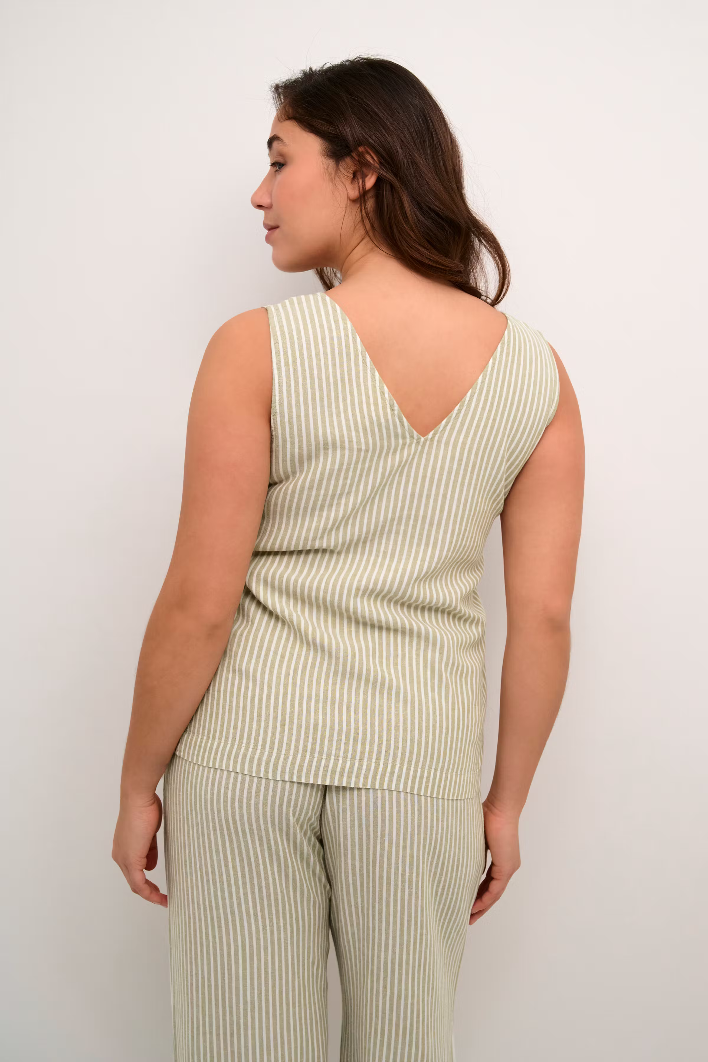 KAmilia Linen Top LOOKBOOK BACK 10508426-105466