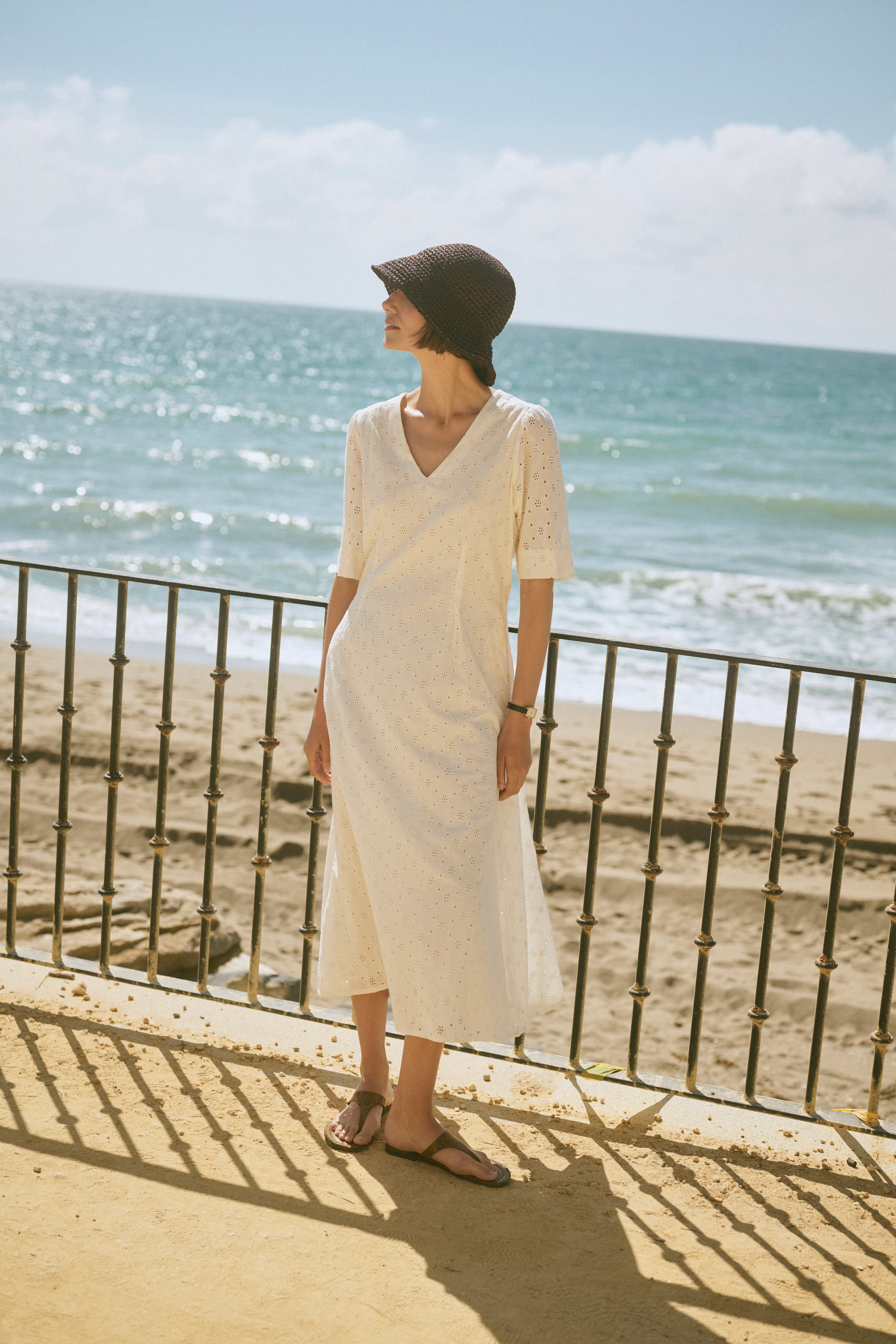 CUadelfine Kjole med broderi LOCATION NONE 50113254-500013