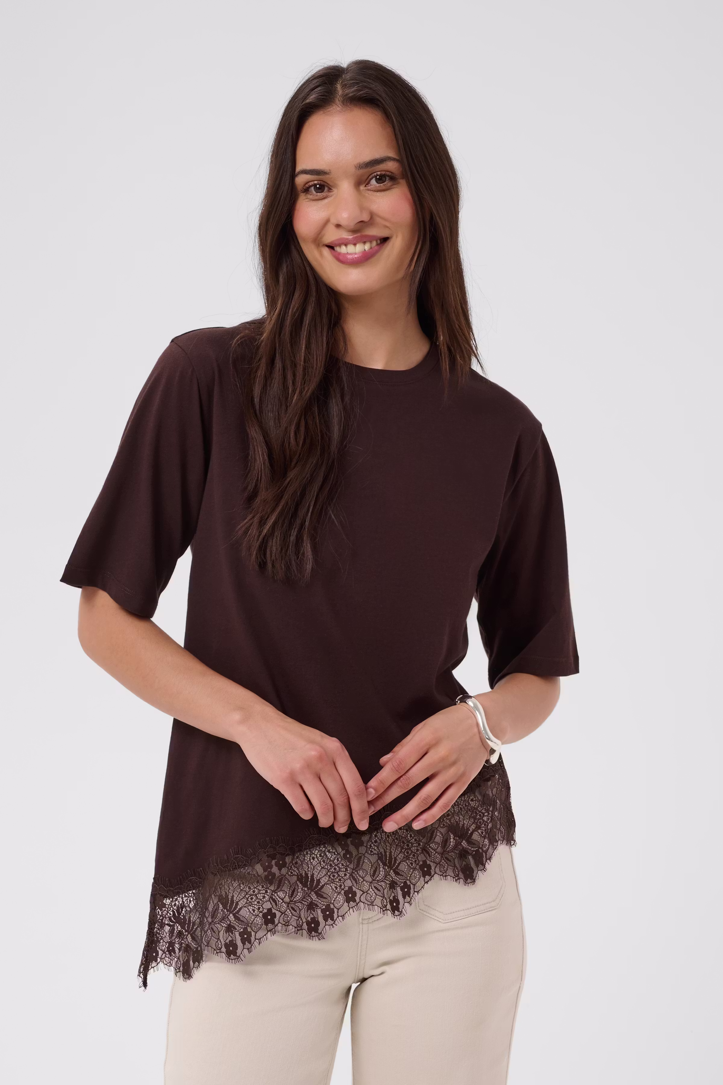 KAmelis T-shirt LOOKBOOK FRONT 10512730-190915