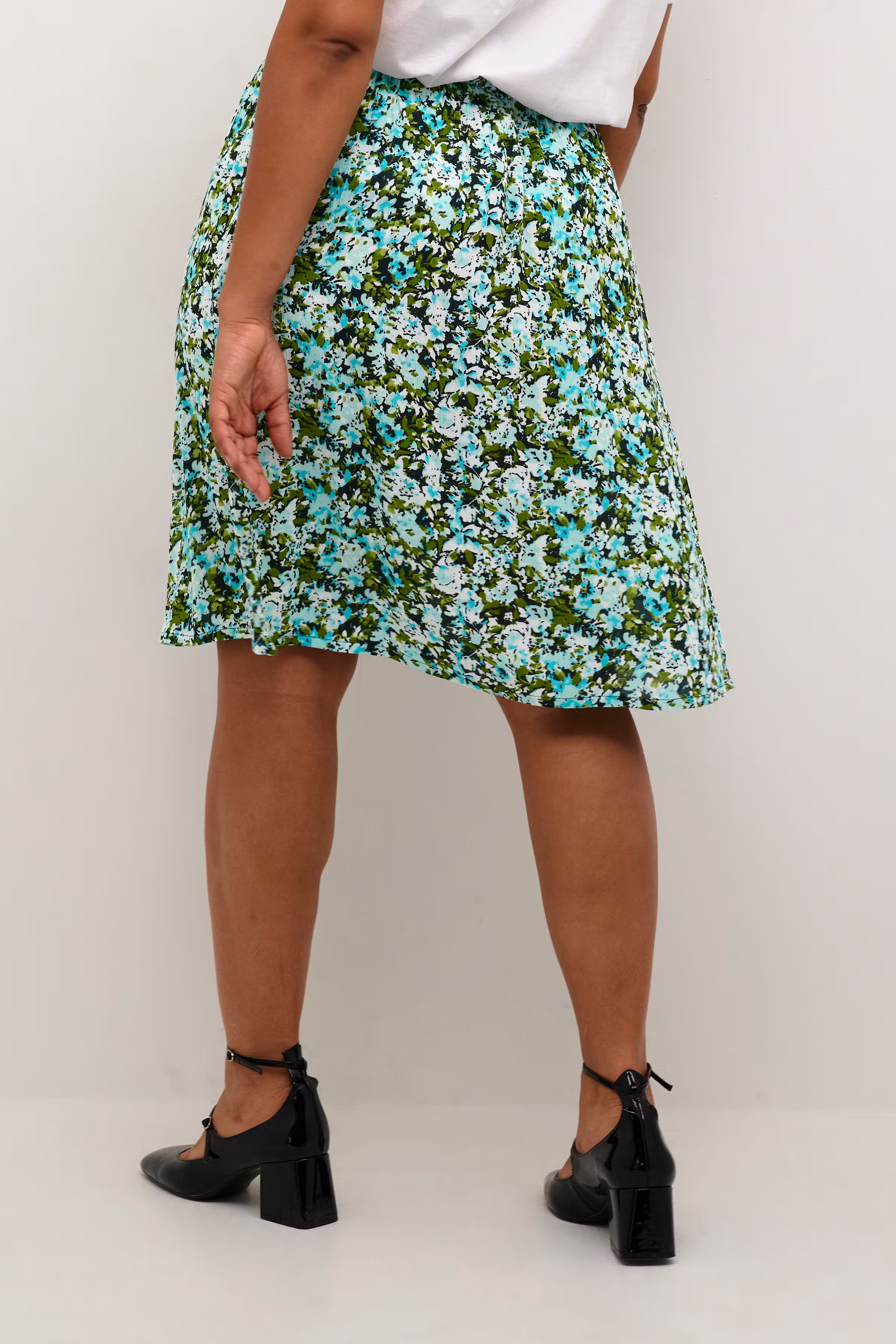 KCami Skirt LOOKBOOK BACK 10582350-105802