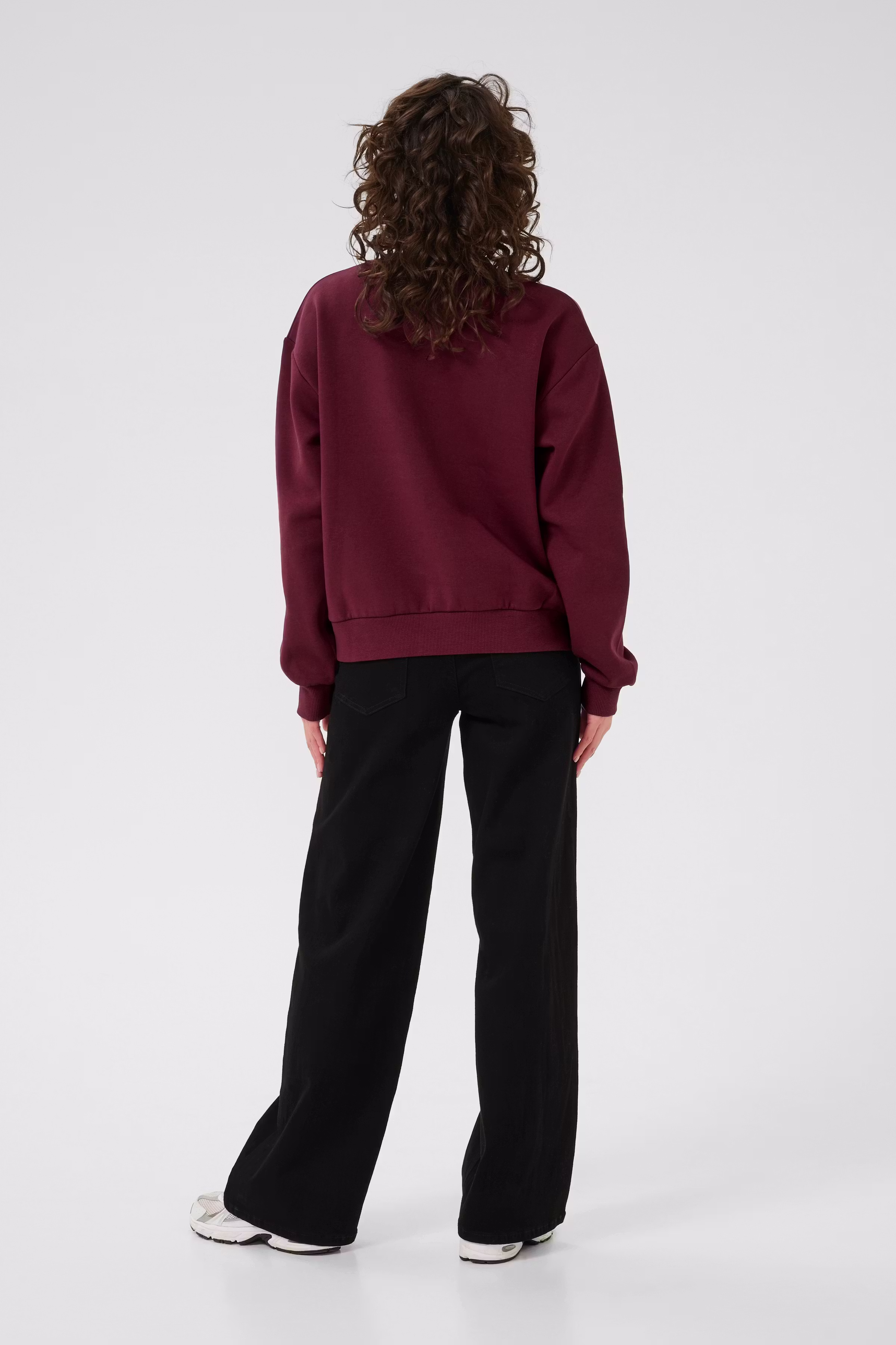 KAelenora Sweatshirt LOOKBOOK BACK 10510672-108314