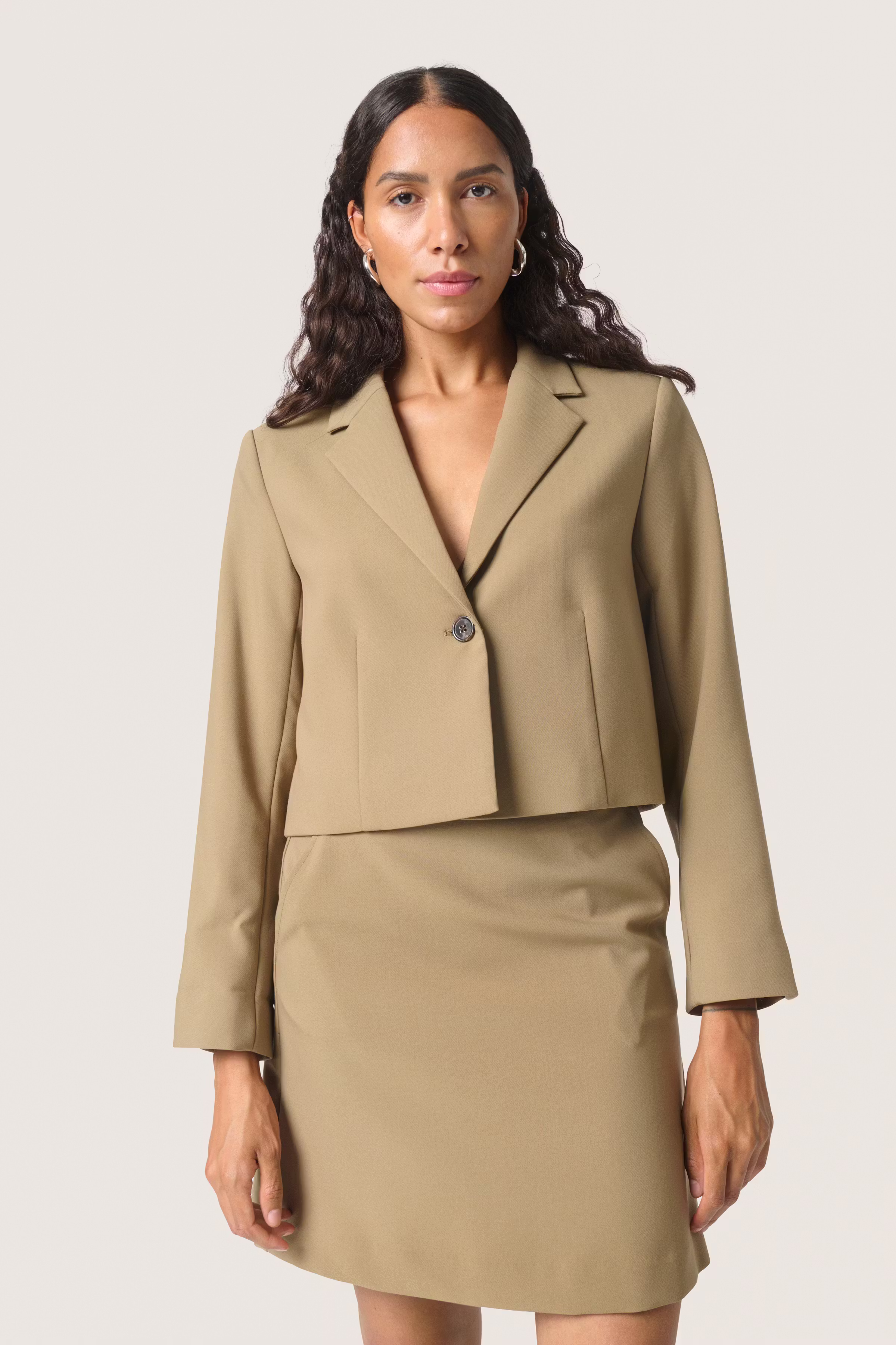 SLCorinne Cropped Blazer LOOKBOOK FRONT 30407631-180617