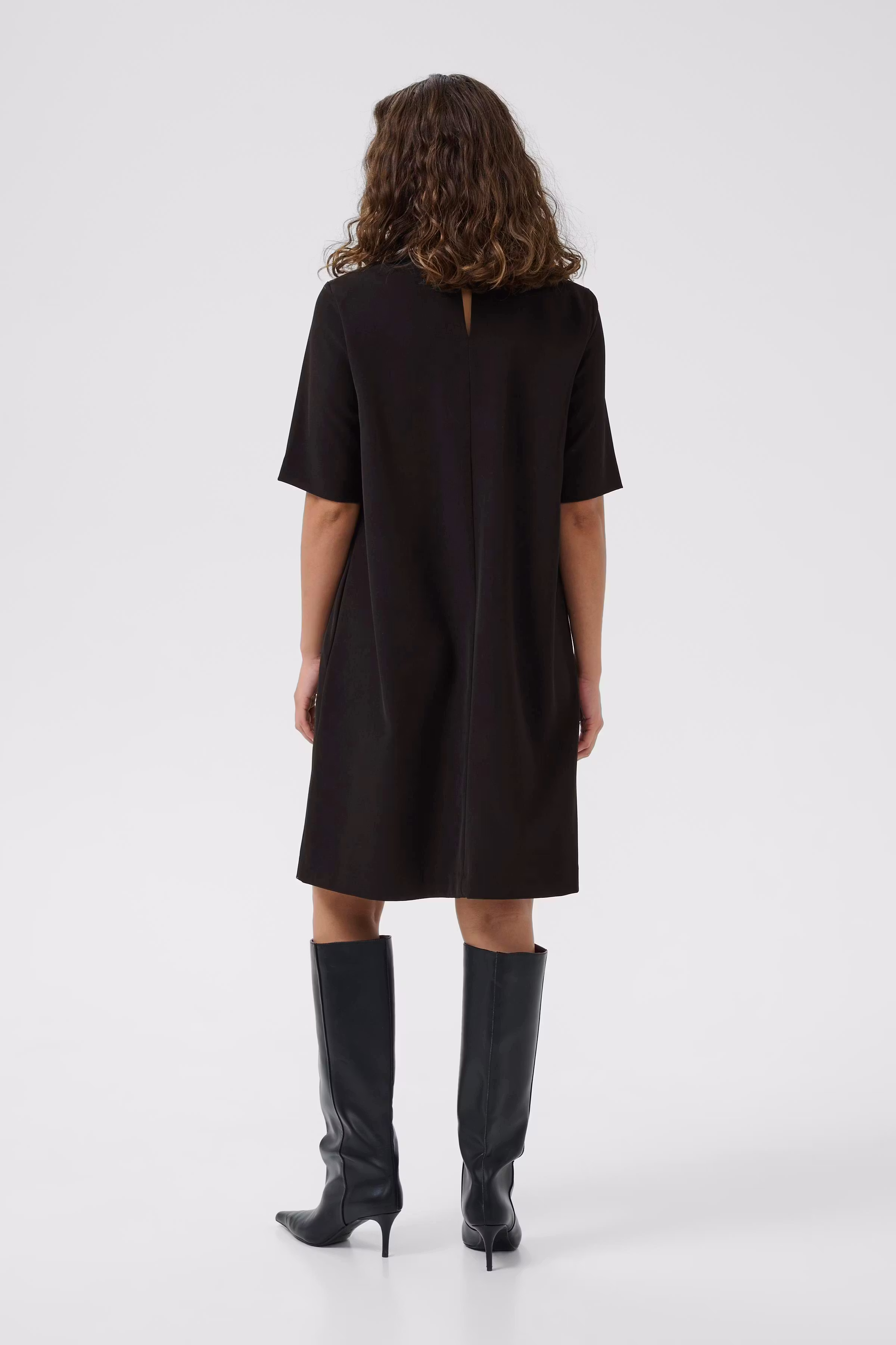 CUbelle Kjole med krage LOOKBOOK BACK 50112527-500012