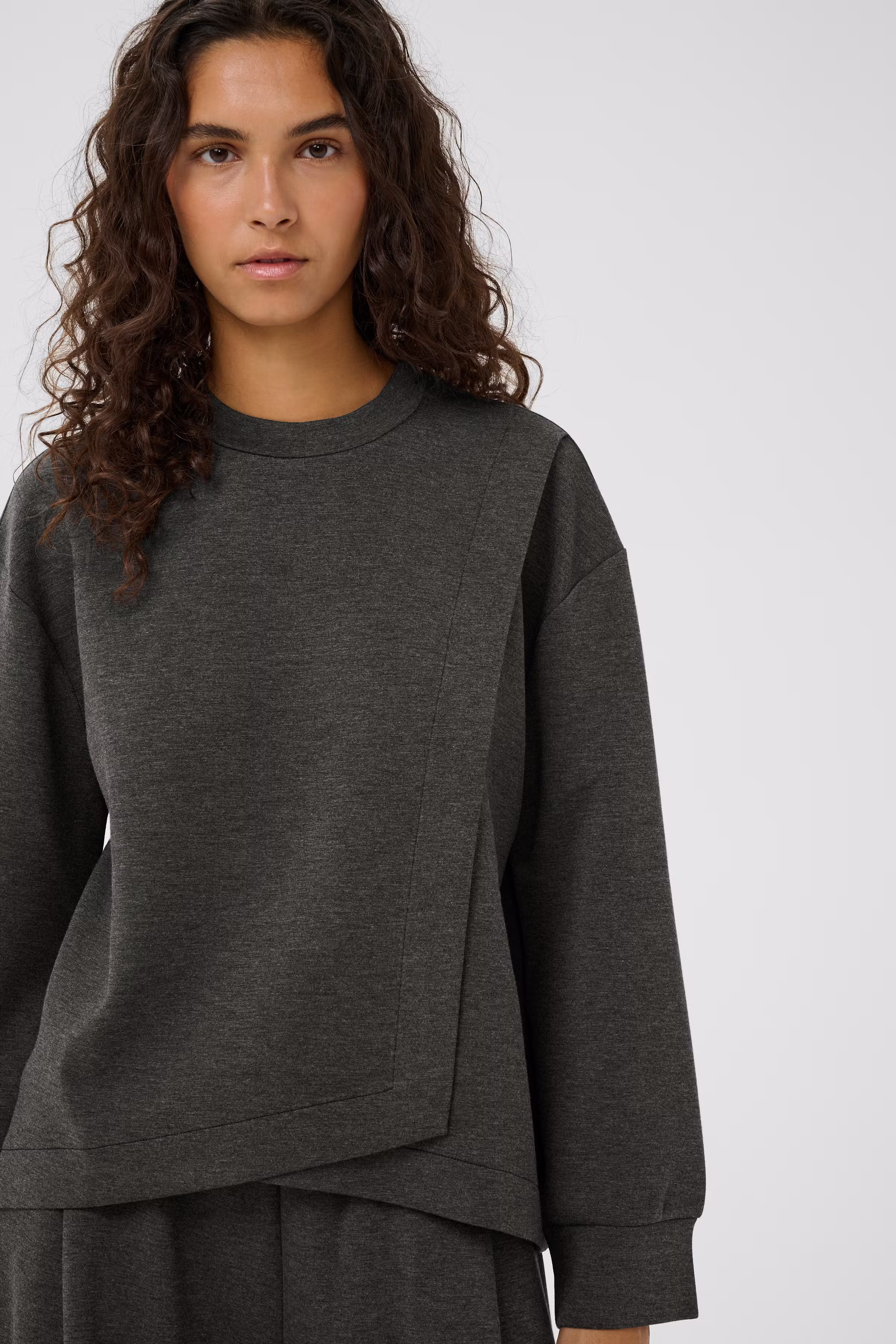 GidaIW Sweatshirt LOOKBOOK DETAIL 30111104-300596