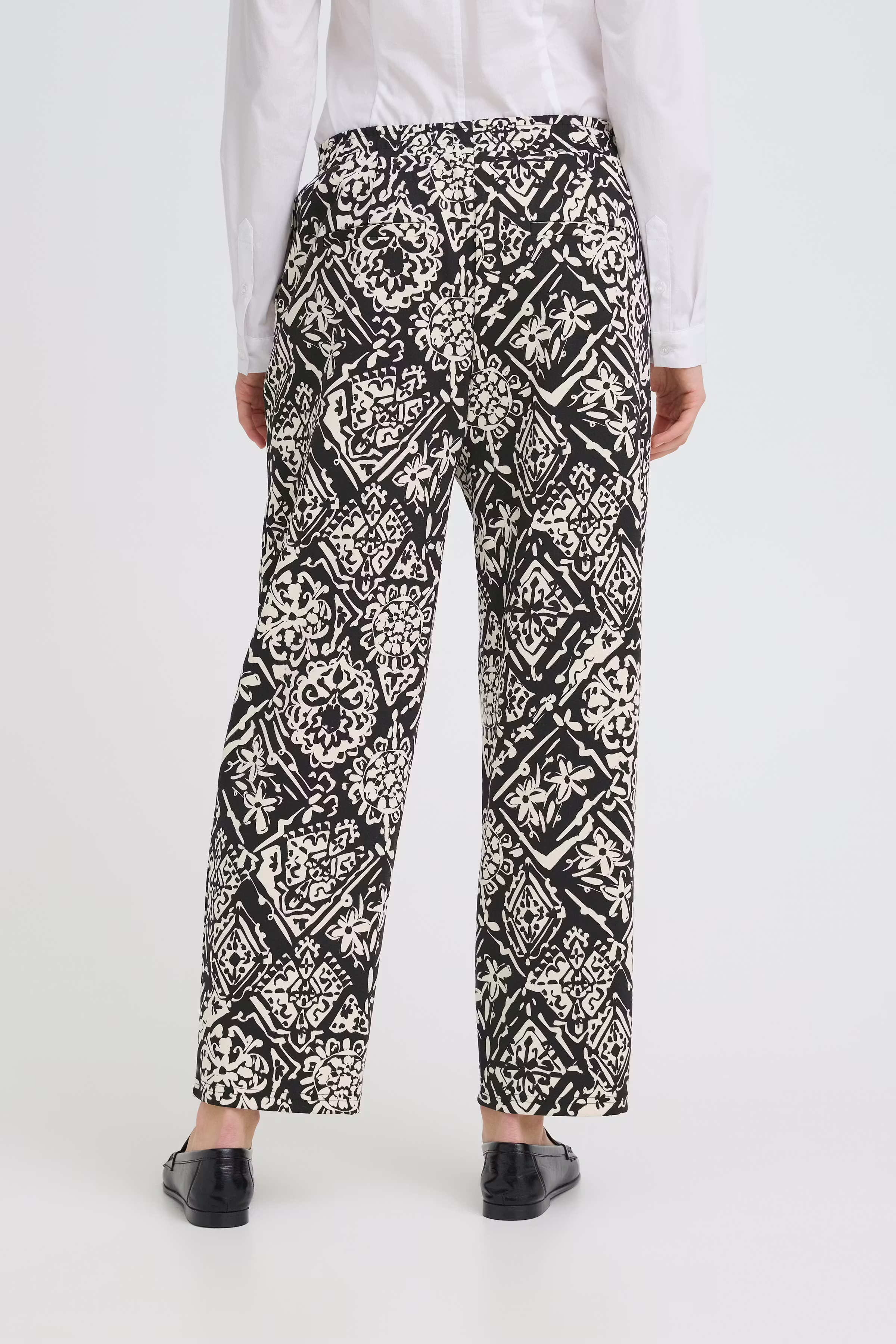 IHKATE Hose LOOKBOOK BACK 20125225-900004431