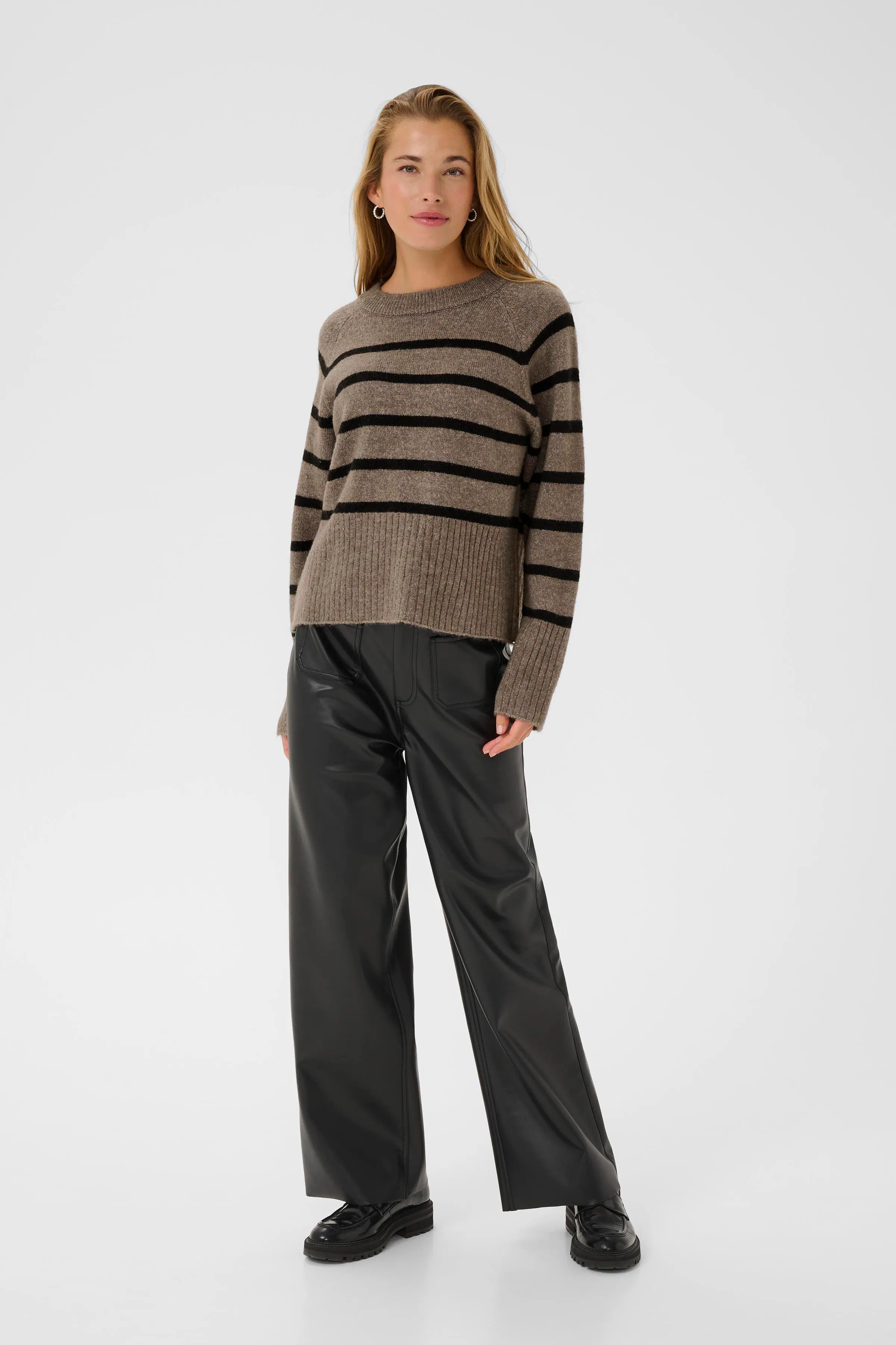 KAerin Pullover LOOKBOOK FRONT 10510939-108598