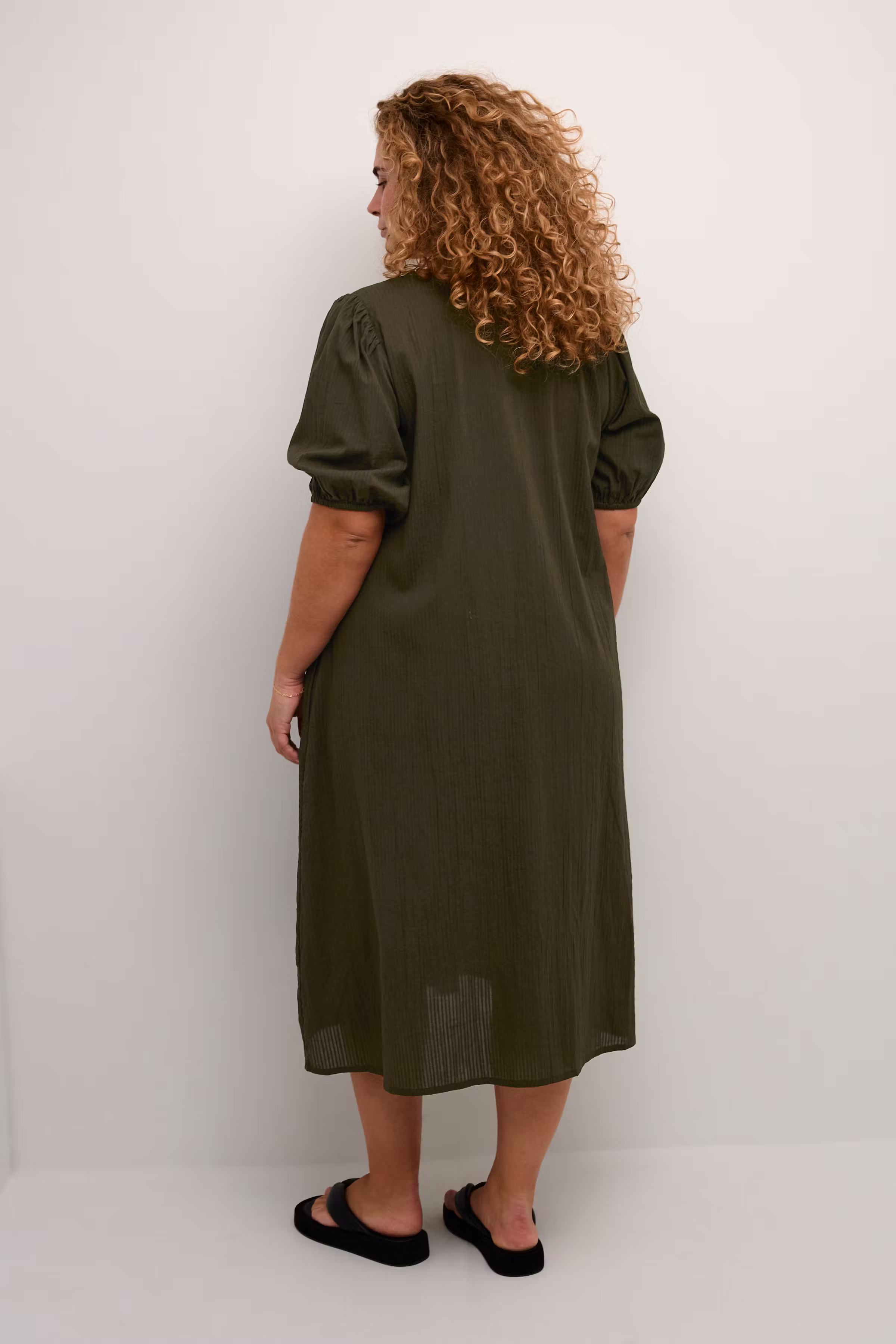 KCelina Kjole LOOKBOOK BACK 10582269-190414